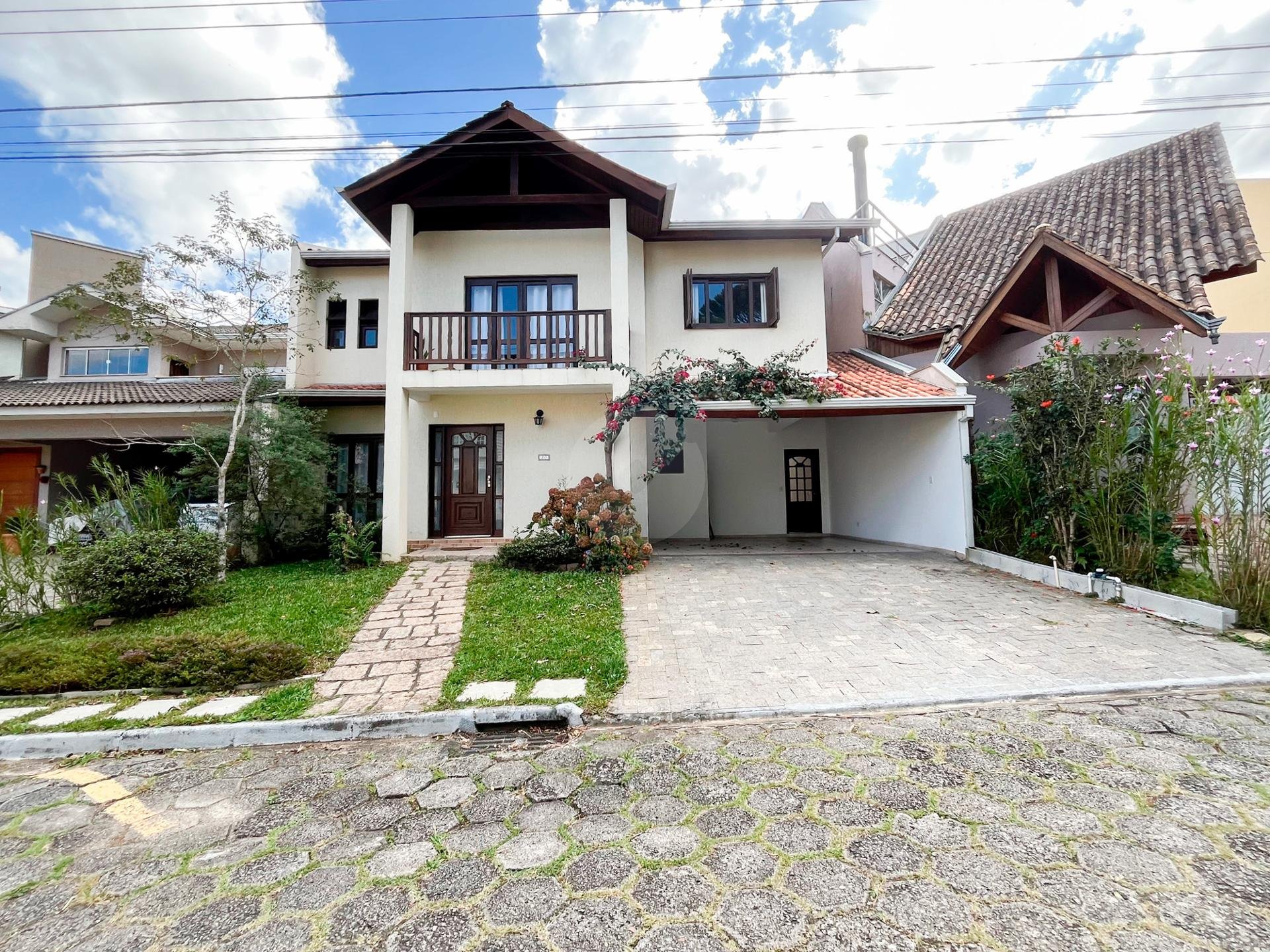 Casa em Condomínio à Venda no Abranches | Curitiba | Suíte Master, Espaço Gourmet e Bosque Privativo