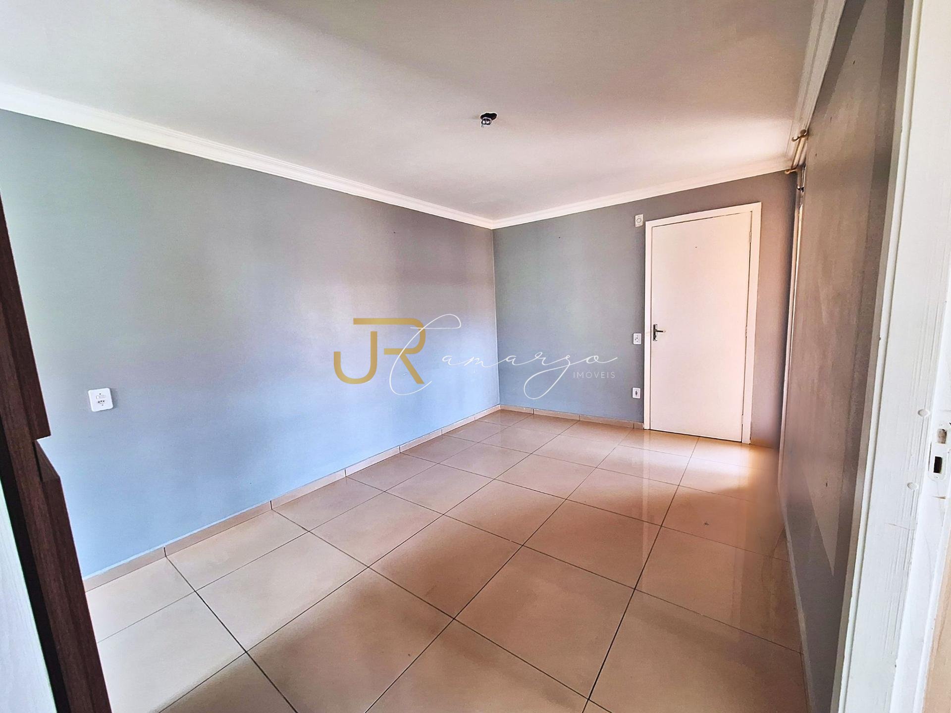 Apartamento Semi Mobiliado com 2 Quartos à Venda no Residencia...