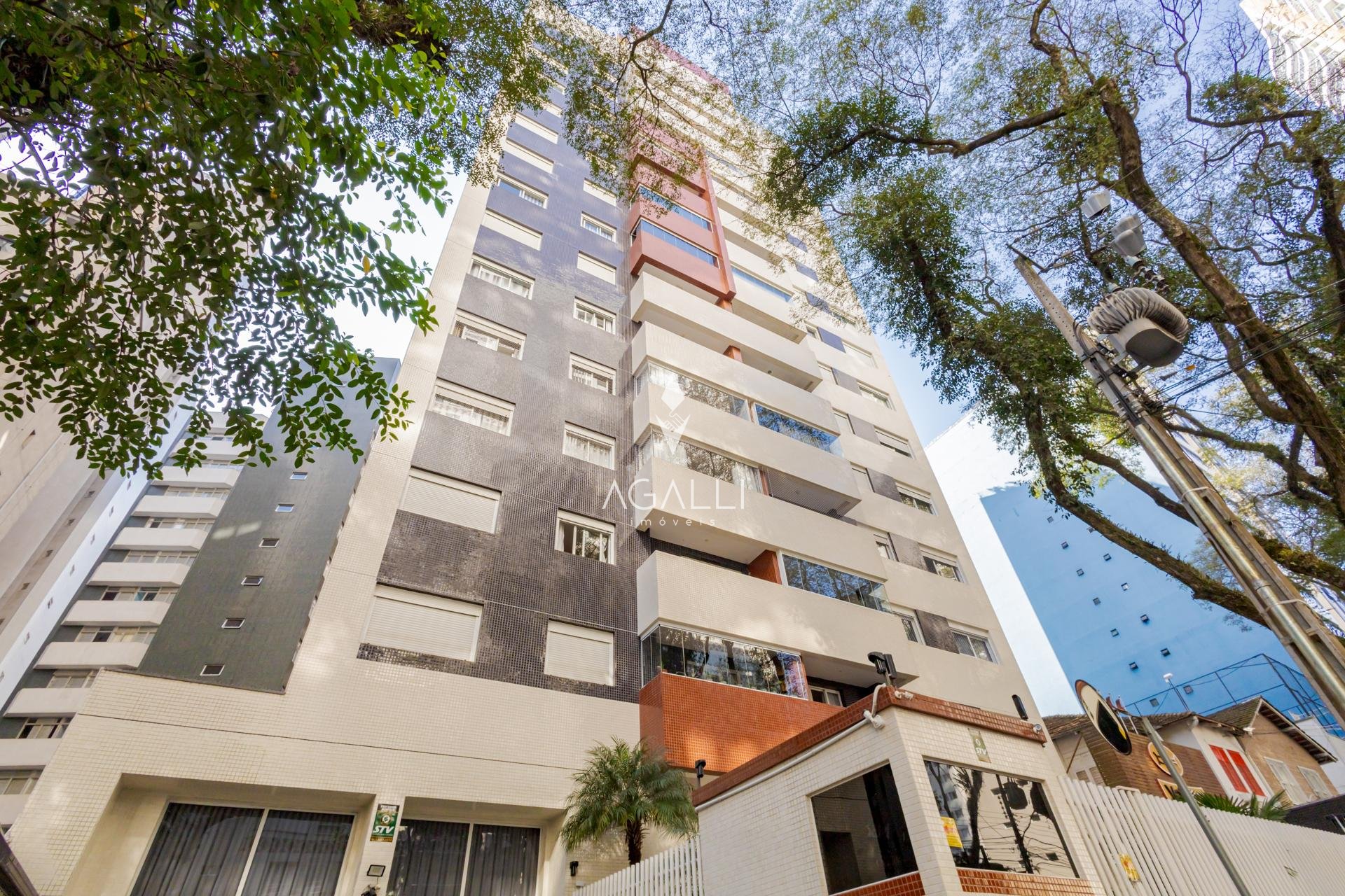 Cobertura ? venda no ?gua Verde Curitiba com 3 quartos piscina...