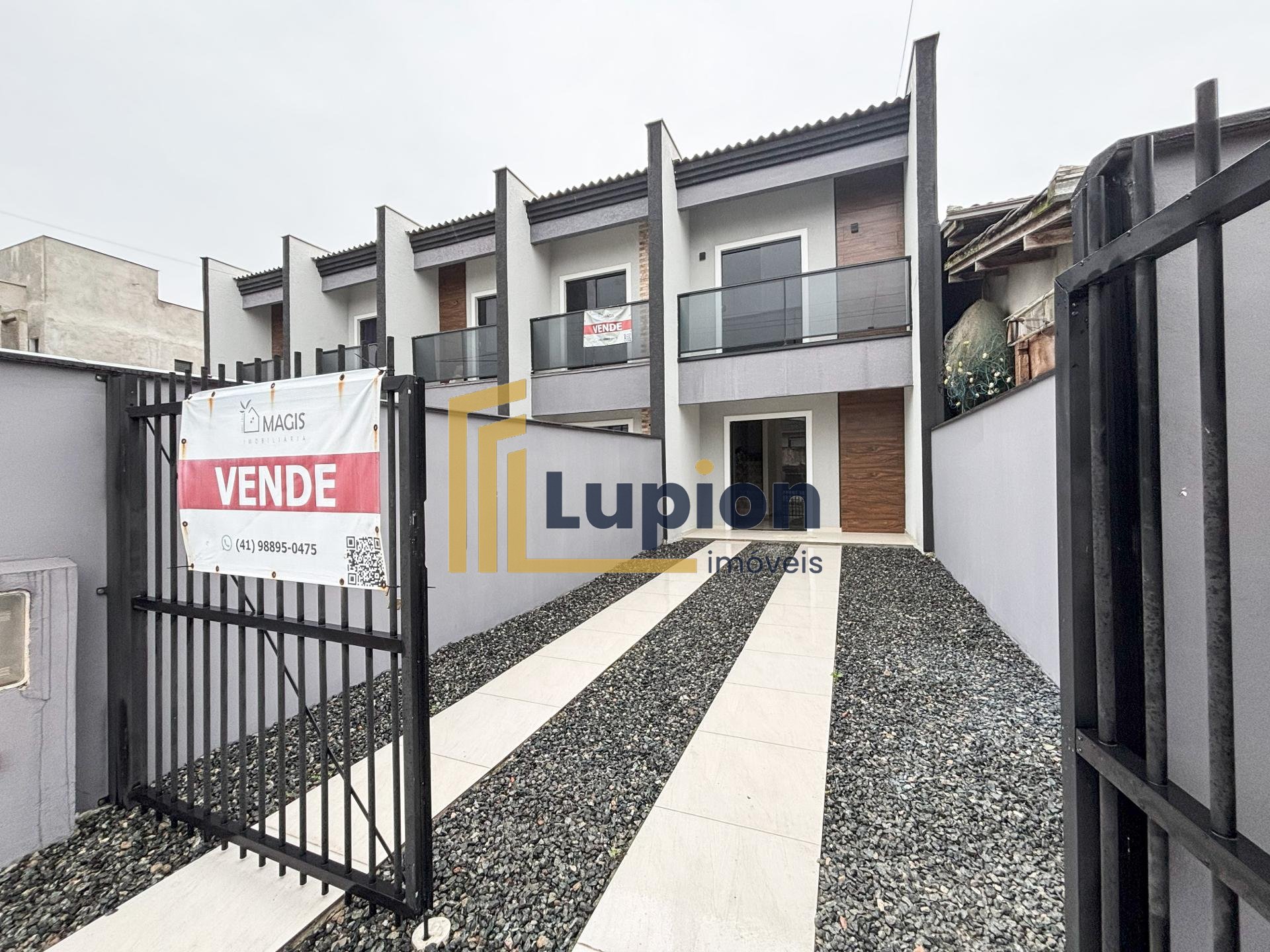 Sobrado Novo à Venda no Bairro Aventureiros | Joinville | Pron...