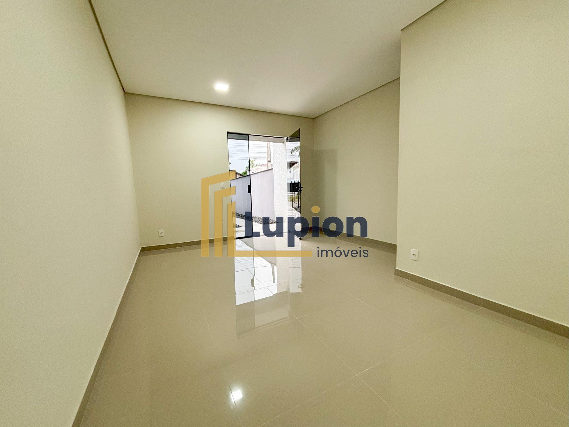 Sobrado Novo à Venda no Bairro Aventureiros | Joinville | Pron...