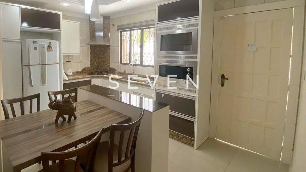 Casa térrea com 2 suítes, espaço gourmet e excelente localizaç...