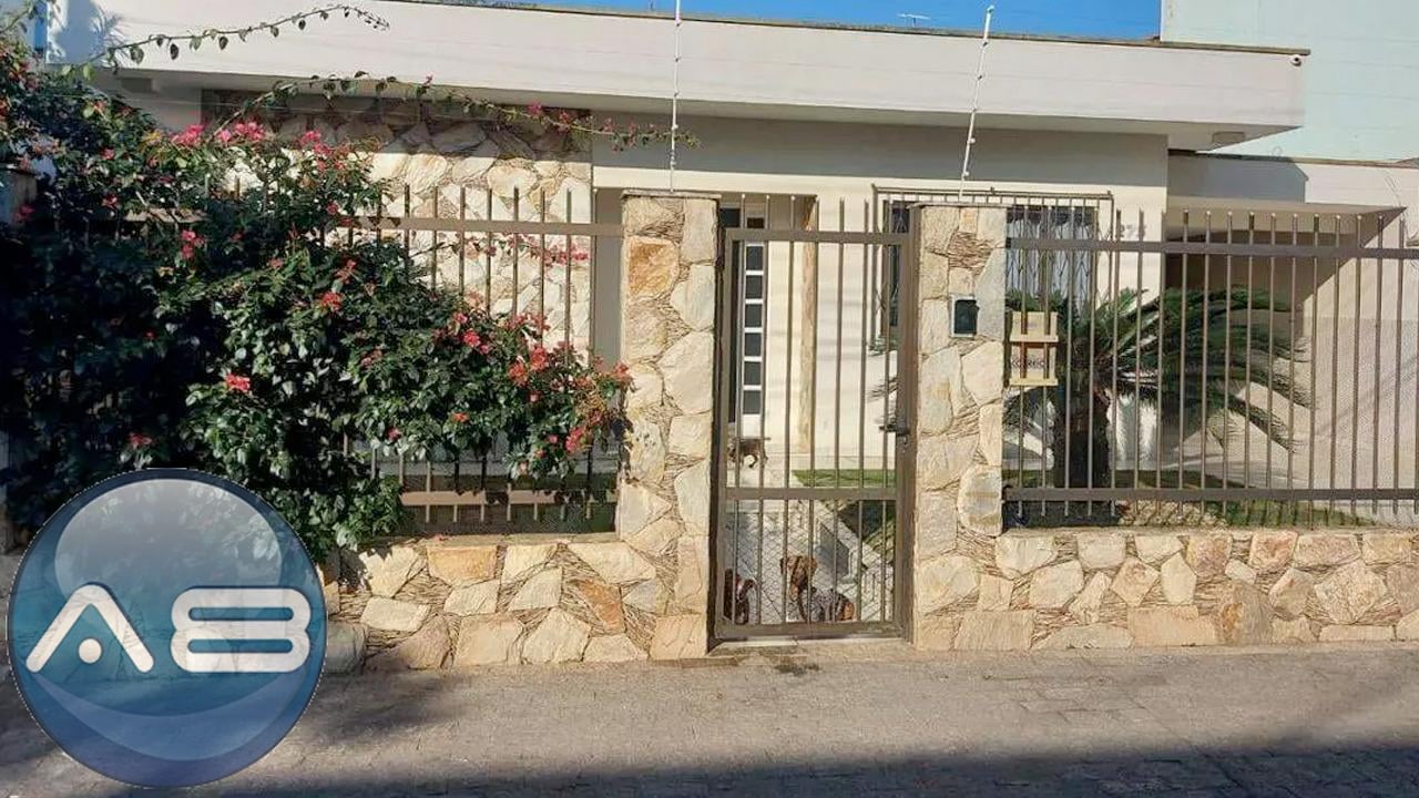 Casa térrea com 2 suítes, espaço gourmet e excelente localizaç...