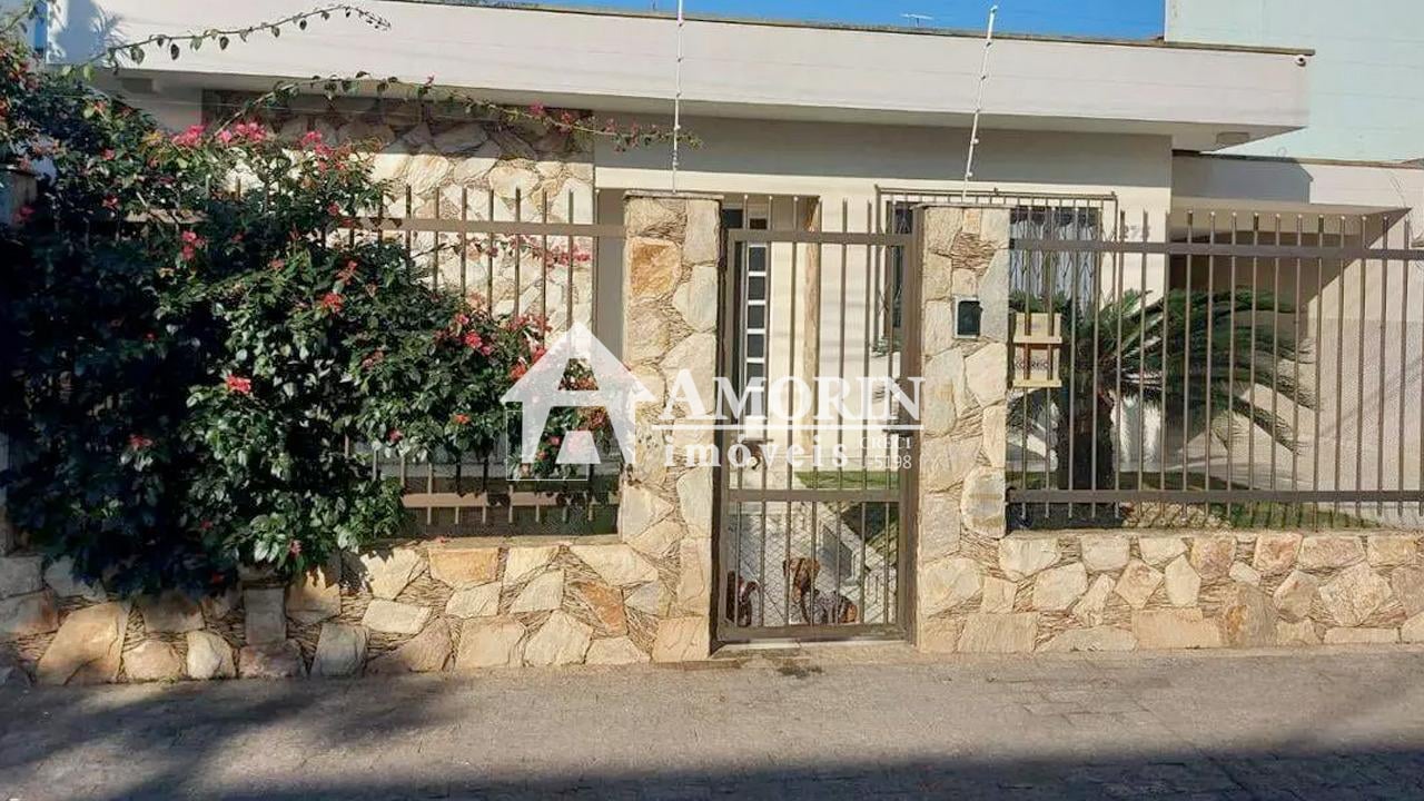 Casa t?rrea com 2 su?tes, espa?o gourmet e excelente localiza?...