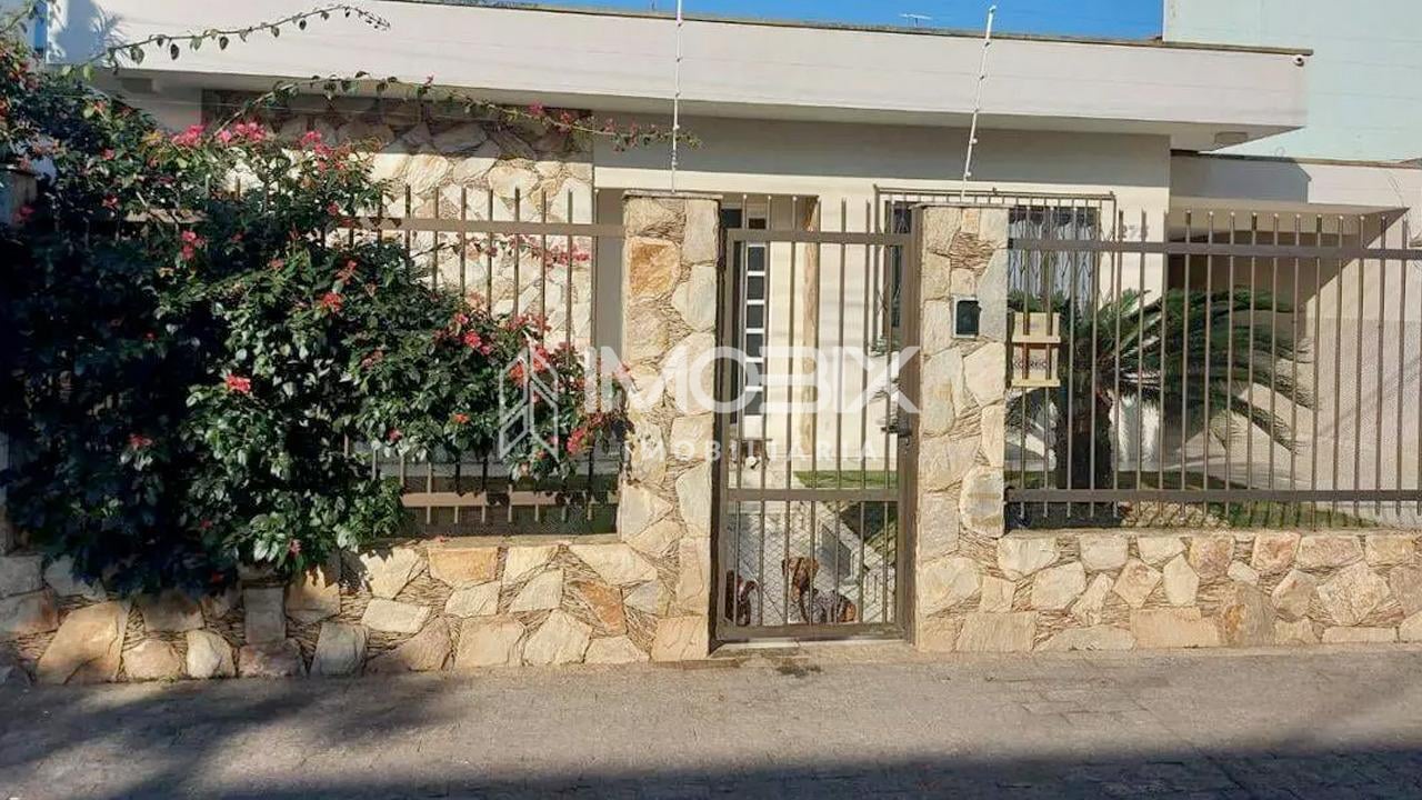 Casa térrea com 2 suítes, espaço gourmet e excelente localizaç...