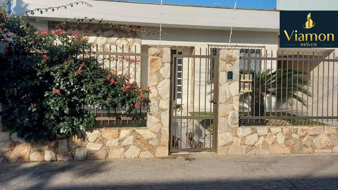 Casa térrea com 2 suítes, espaço gourmet e excelente localizaç...