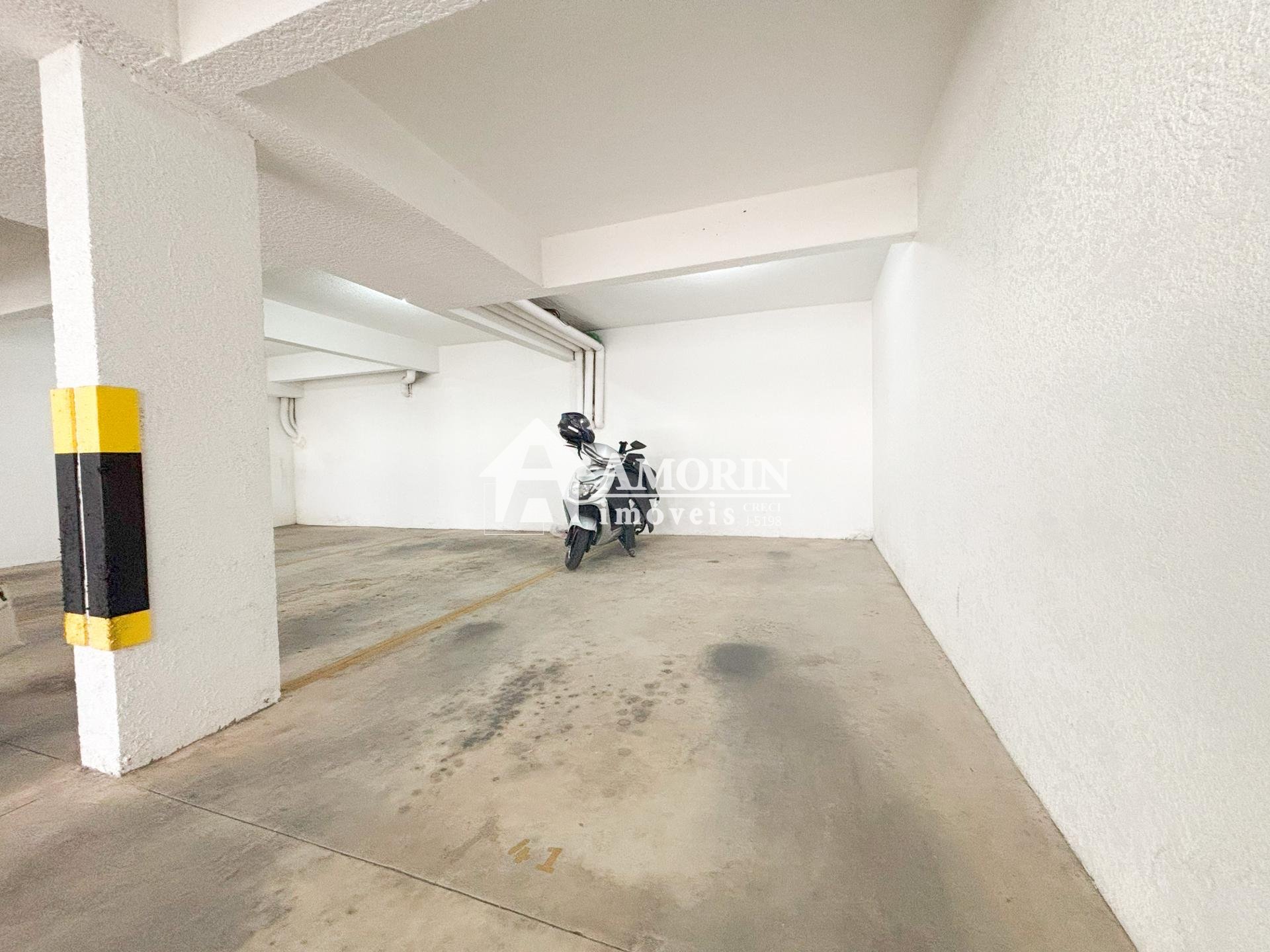 Apartamento 2 Quartos com Sacada e Vaga no Hauer | Ótima Local...