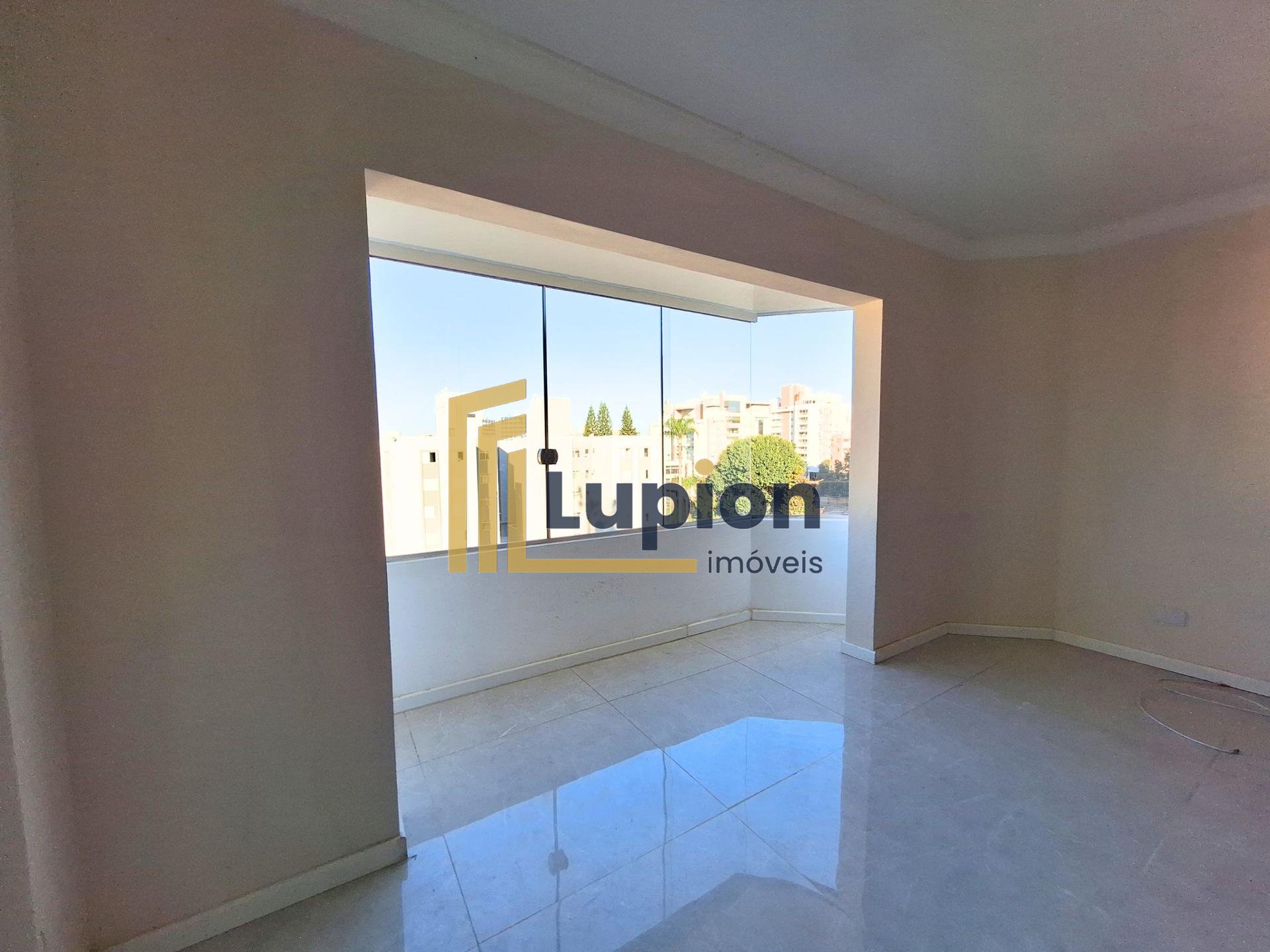 Apartamento à Venda no Ahú | Alto Padrão Reformado| Curitiba