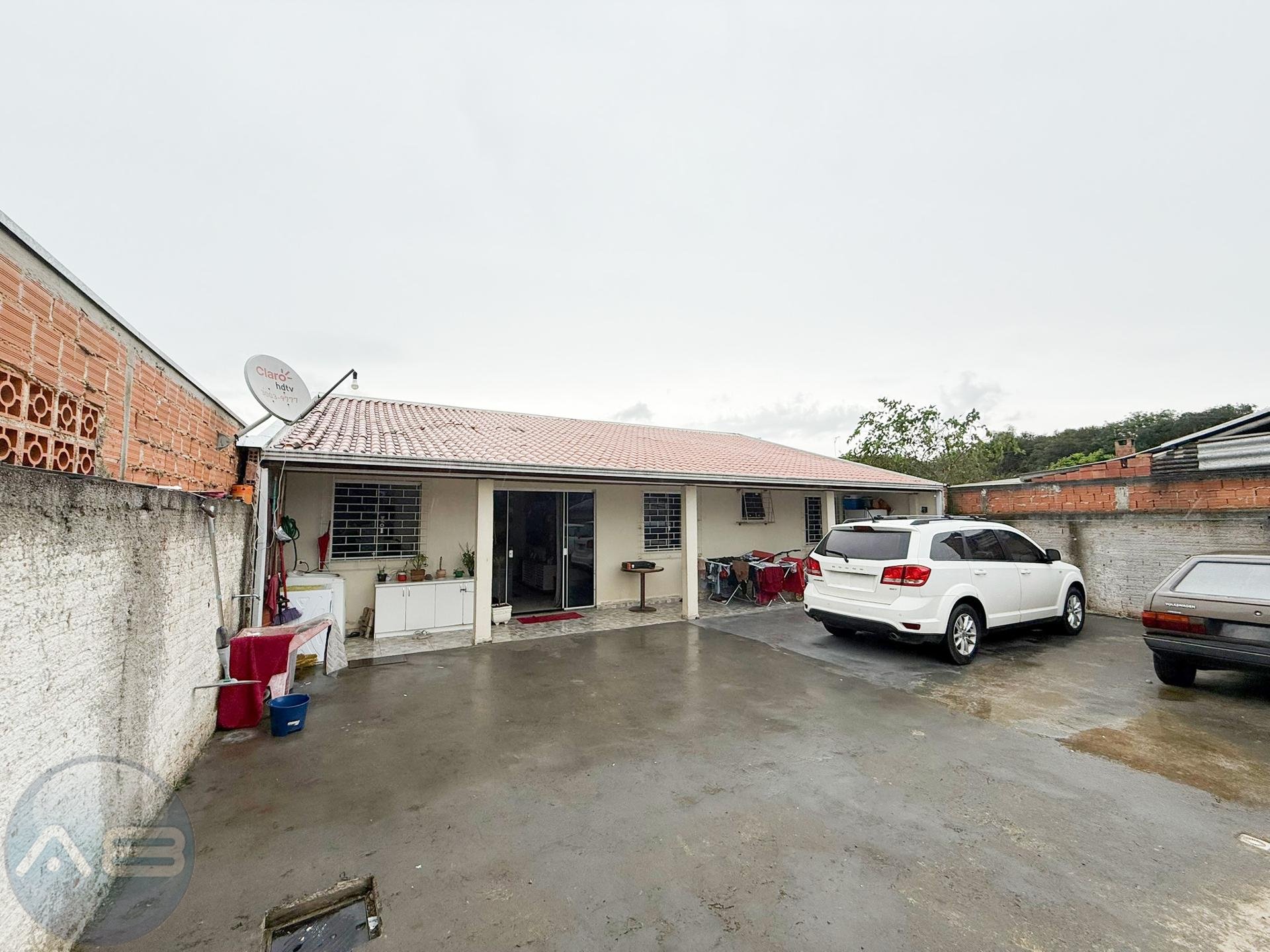 Casa térrea com terreno amplo e dois dormitórios em Fazenda Ri...