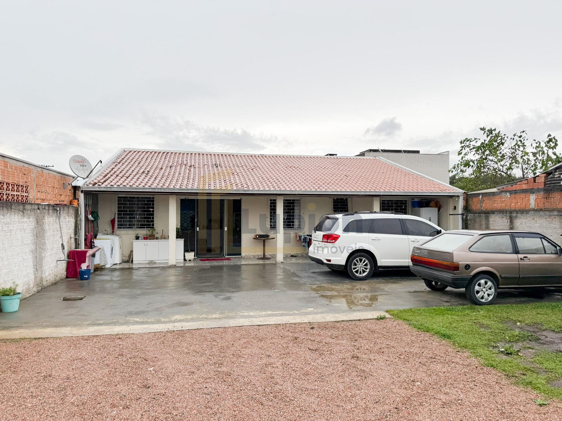Casa térrea com terreno amplo e dois dormitórios em Fazenda Ri...