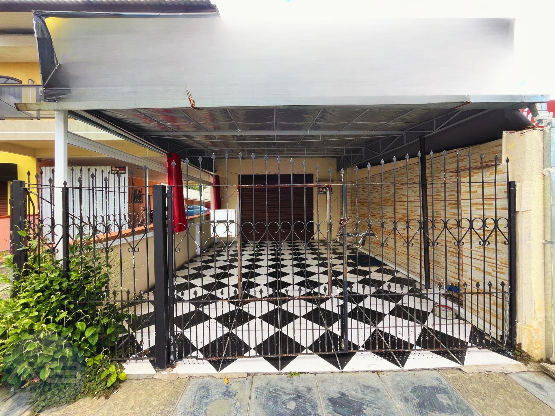 Sala comercial de 74 m  com hall para loca??o no Hauer em fren...