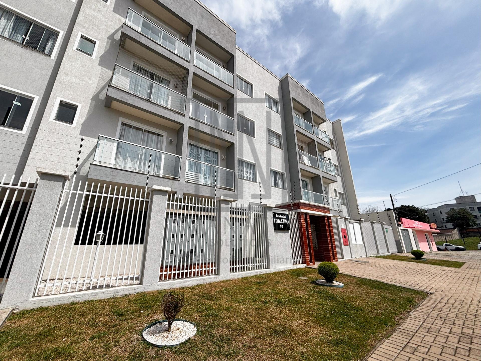 Apartamento no Bom Jesus em São José dos Pinhais com 2 quartos...