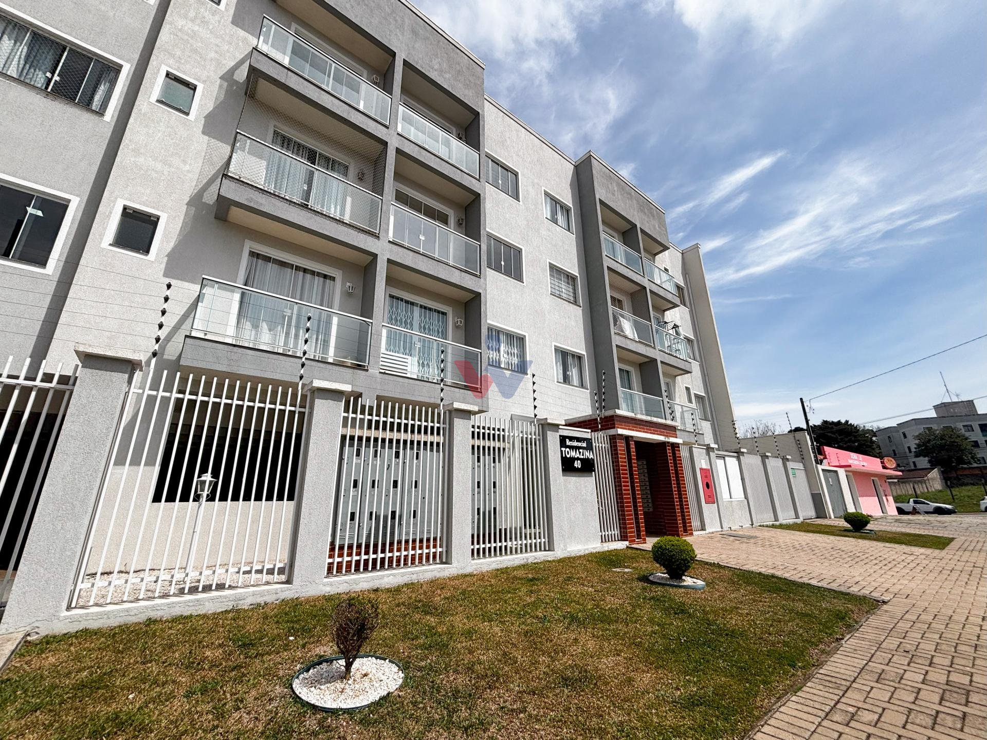 Apartamento no Bom Jesus em São José dos Pinhais com 2 quartos...