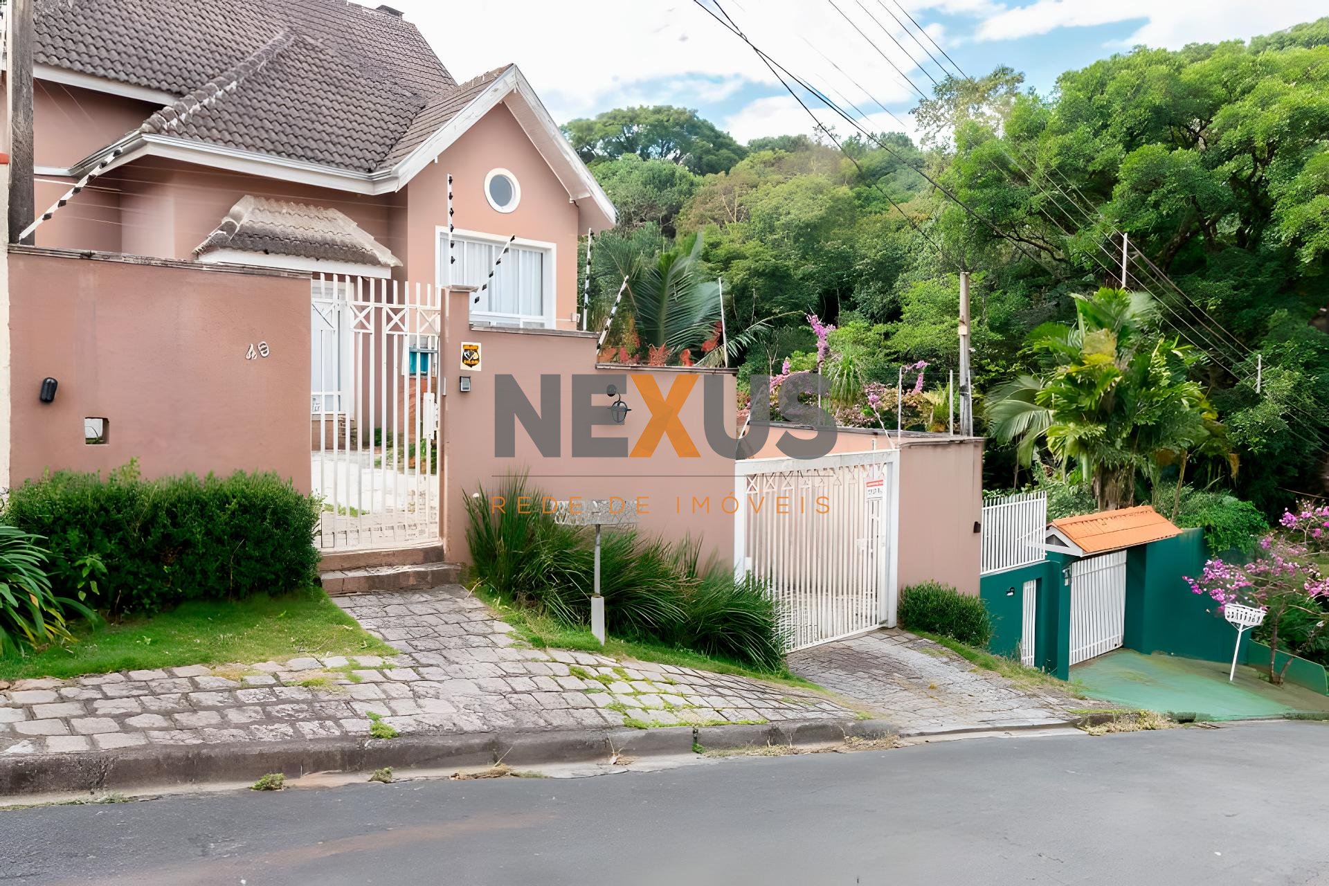 Casa 3 Suítes | Espaço Gourmet e Quintal - Abranches, Curitiba PR