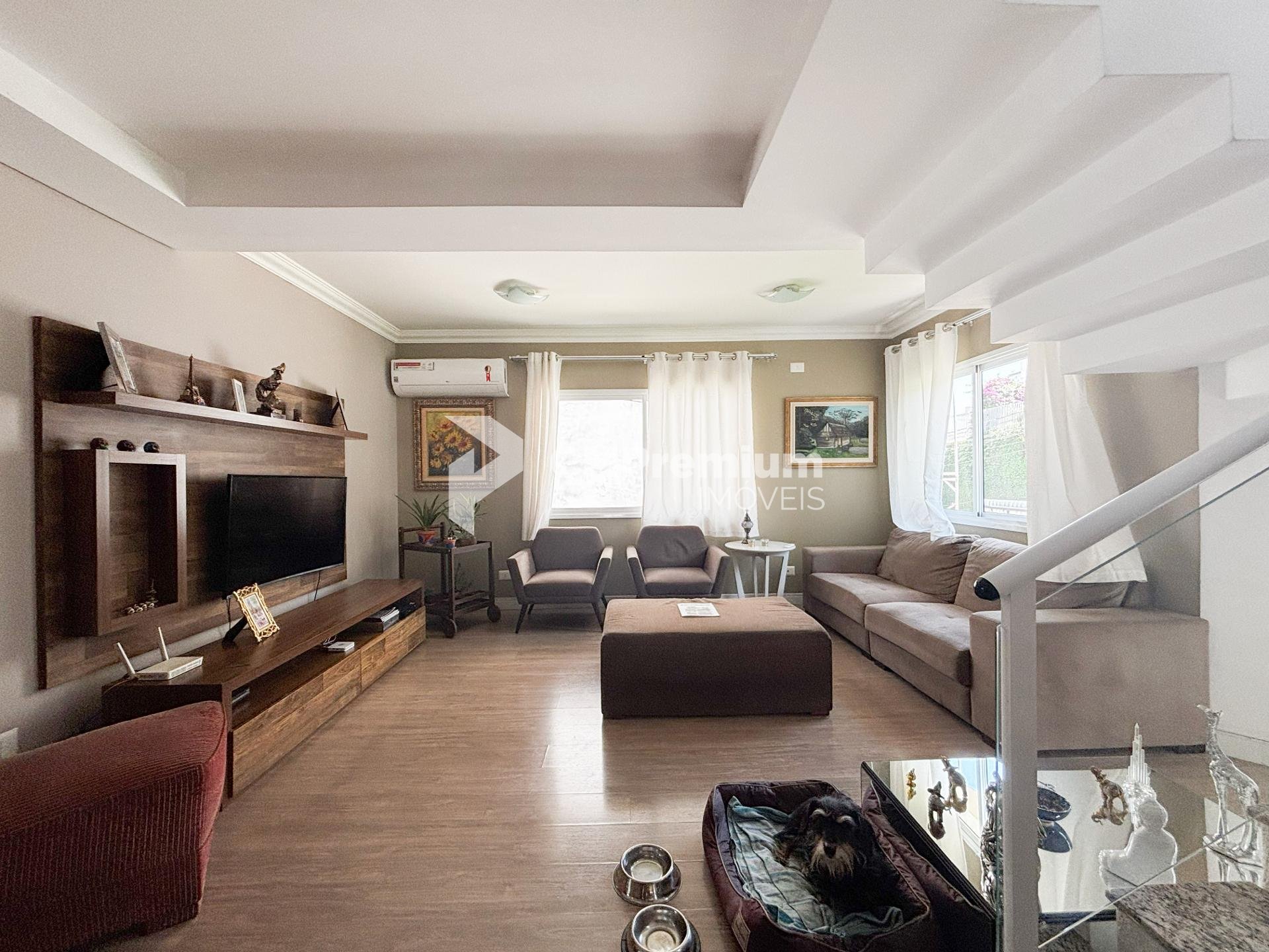 Sobrado 263m  | 3 Quartos, 1 Suíte e 5 Vagas | Condomínio Fech...