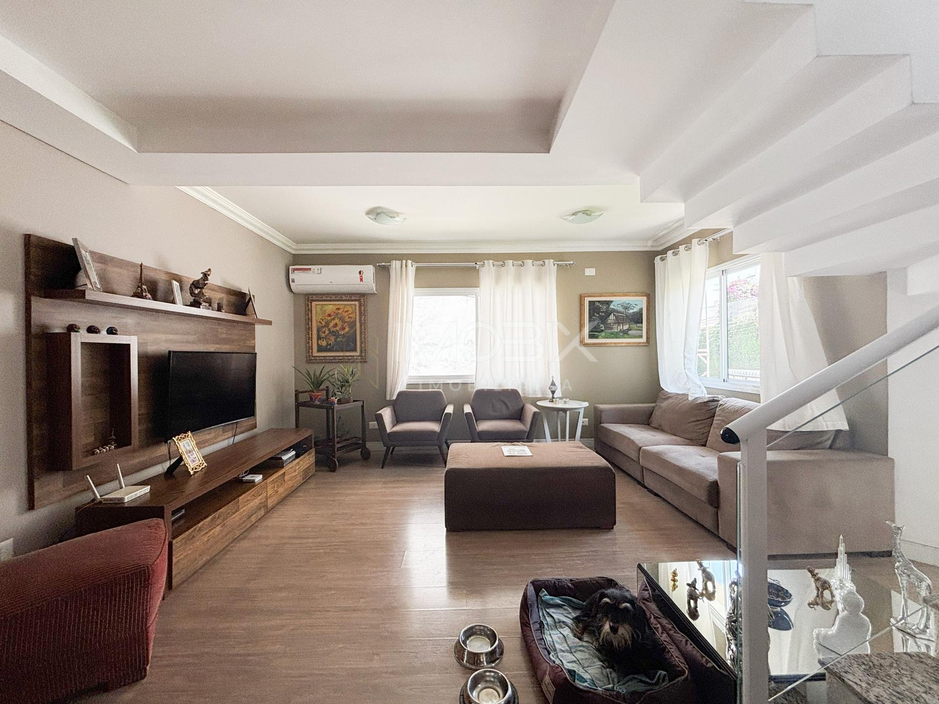 Sobrado 263m  | 3 Quartos, 1 Suíte e 5 Vagas | Condomínio Fech...