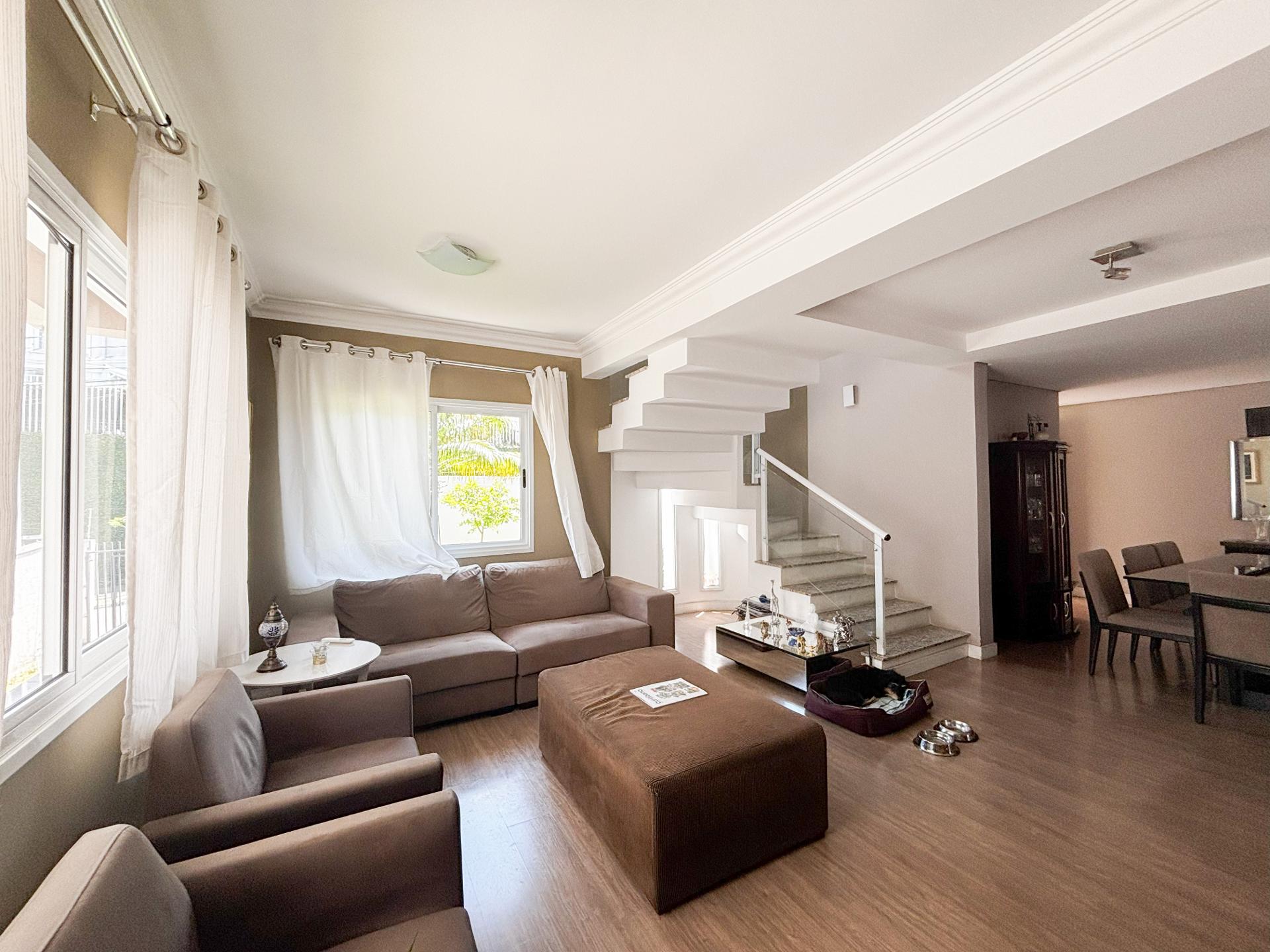 Sobrado 263m  | 3 Quartos, 1 Suíte e 5 Vagas | Condomínio Fech...