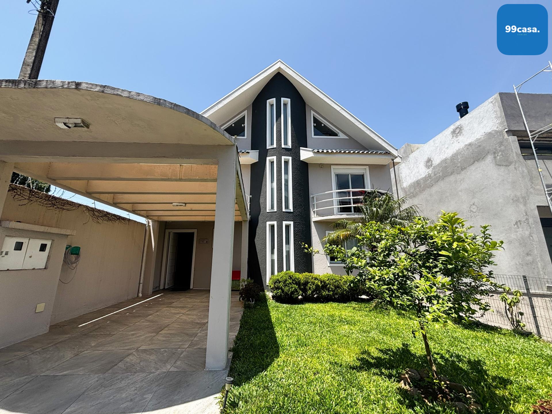 Sobrado 263m  | 3 Quartos, 1 Suíte e 5 Vagas | Condomínio Fech...