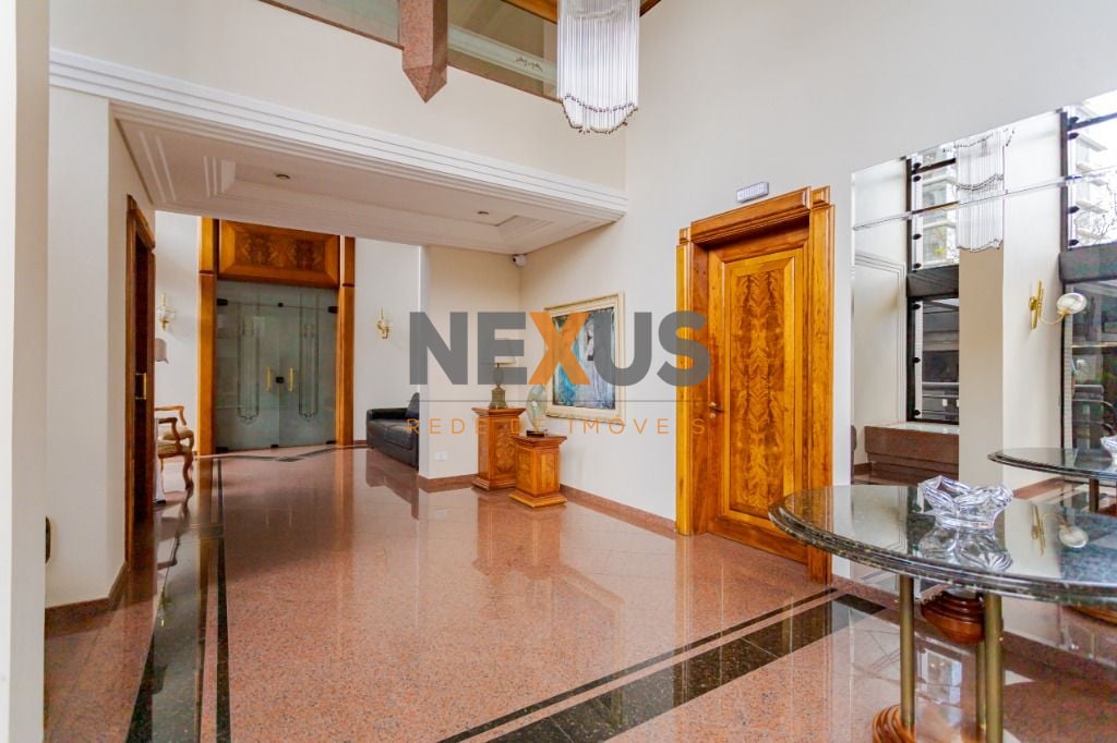 Apartamento à venda no Batel com 4 quartos, incluindo 2 suítes...