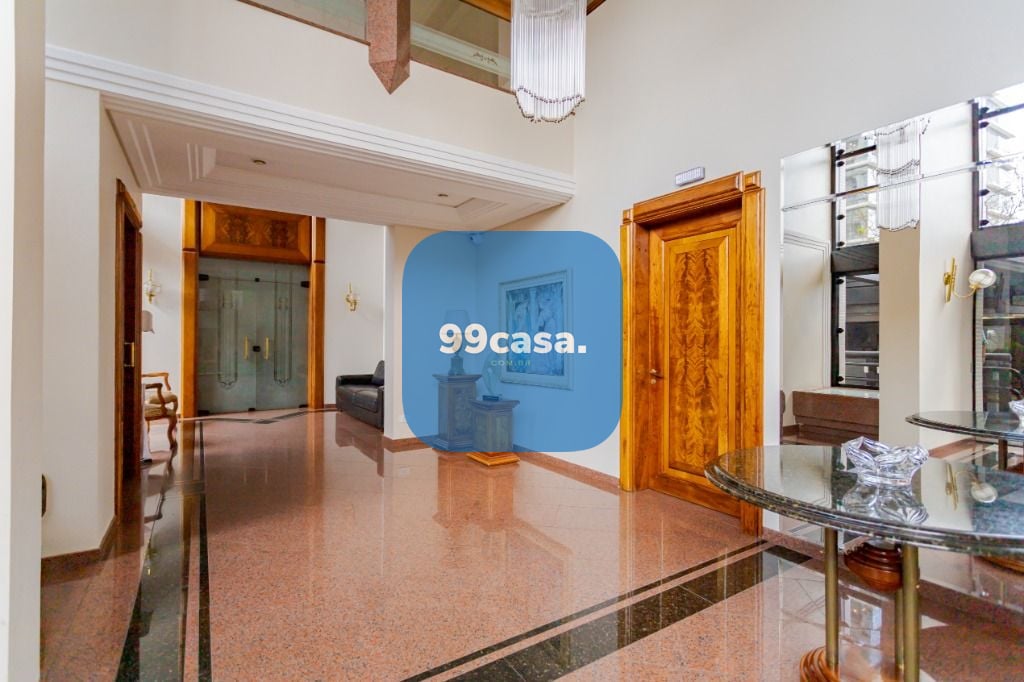 Apartamento à venda no Batel com 4 quartos, incluindo 2 suítes...
