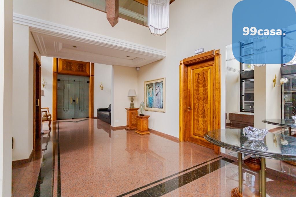 Apartamento à venda no Batel com 4 quartos, incluindo 2 suítes...