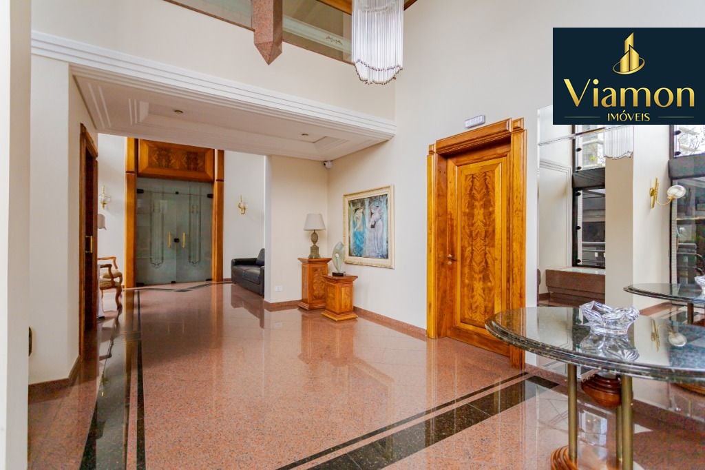 Apartamento à venda no Batel com 4 quartos, incluindo 2 suítes...