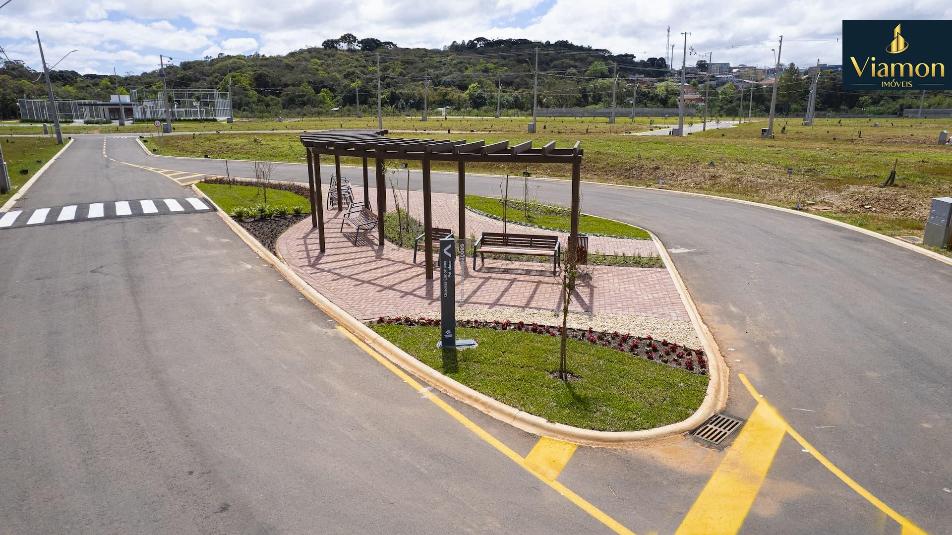 Lote à venda em condomínio no Santa Cândida - Pronto para cons...