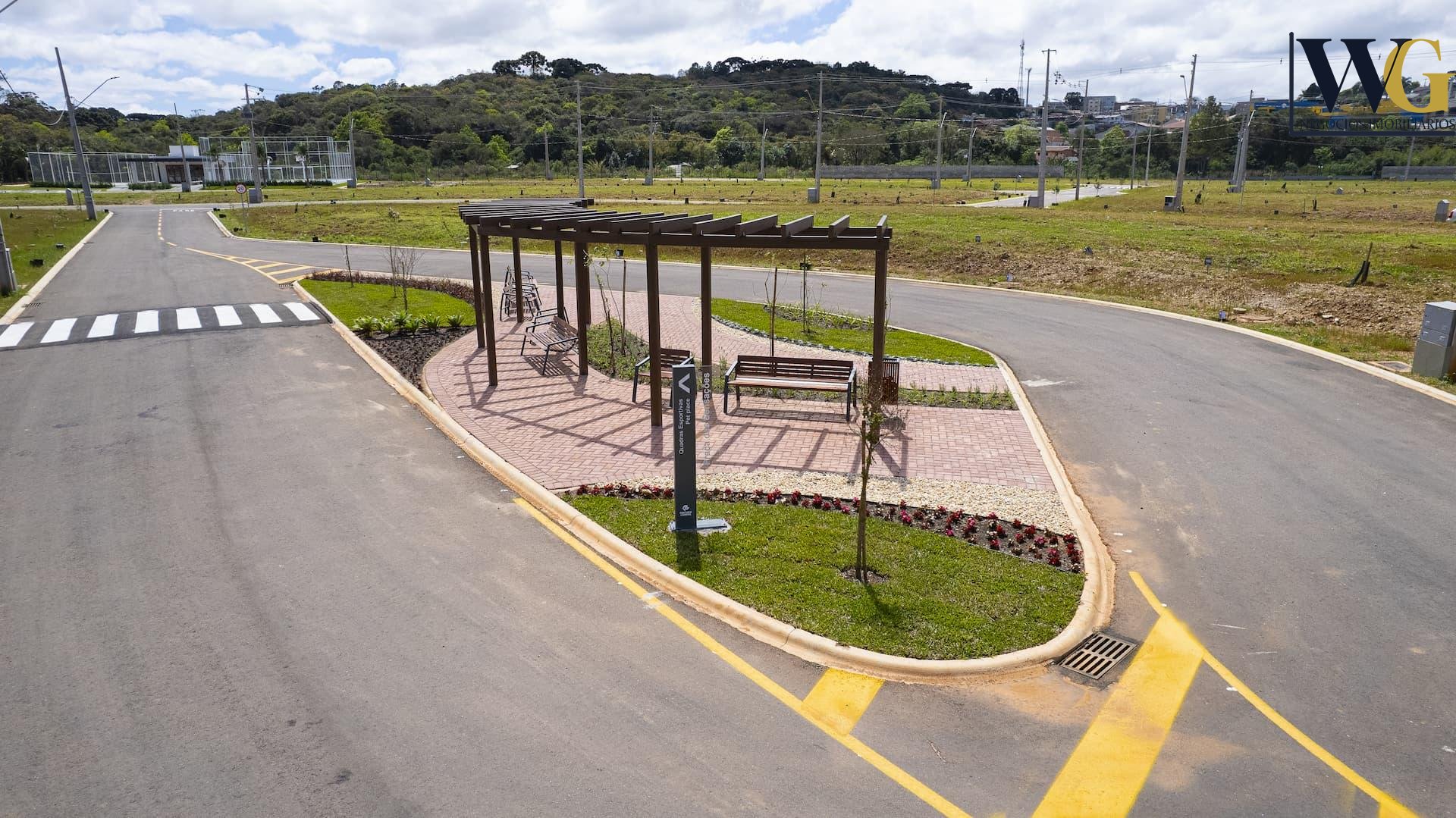 Lote à venda em condomínio no Santa Cândida - Pronto para cons...
