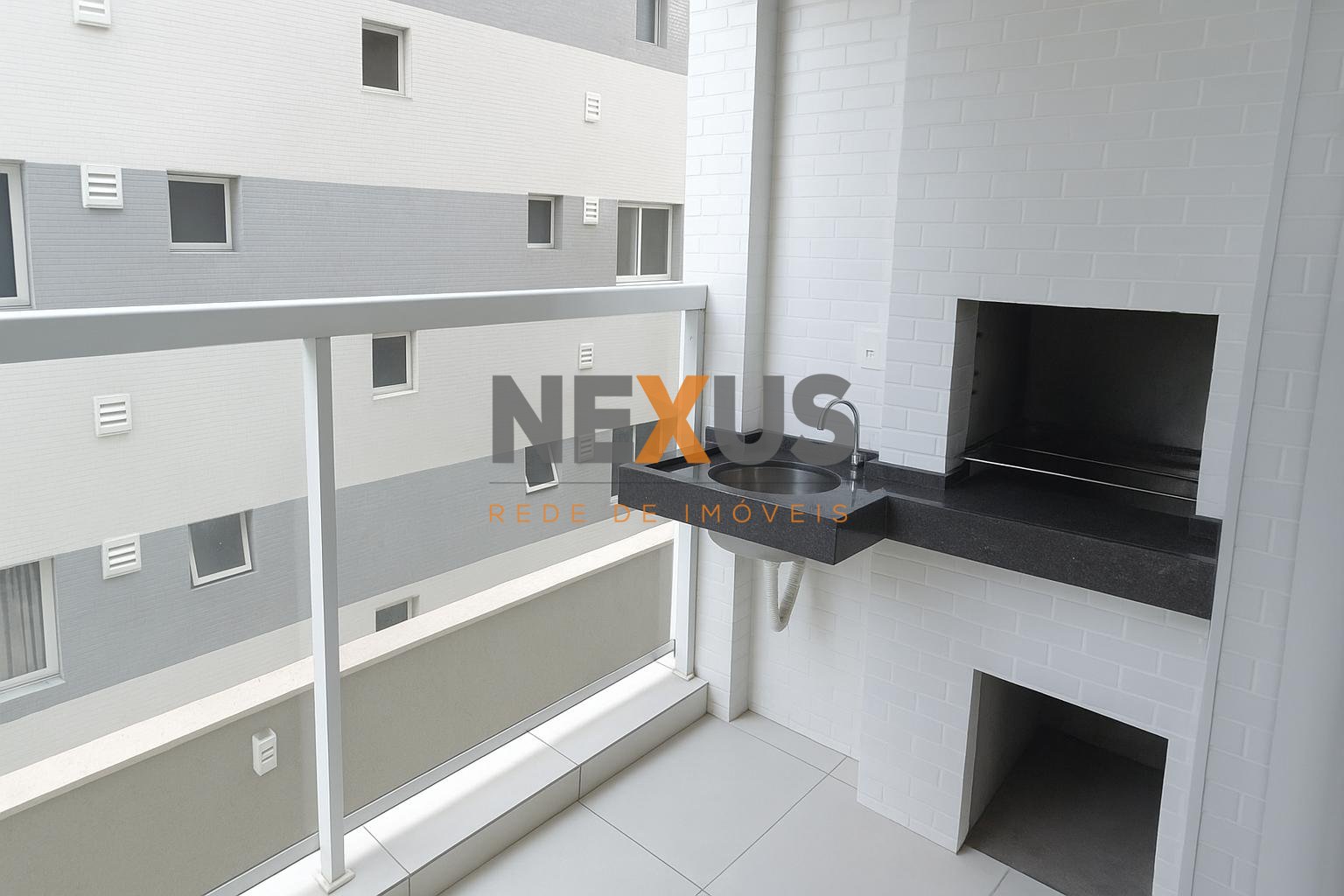 Apartamento com 2 quartos e 1 vaga à venda no Mercês em Curiti...