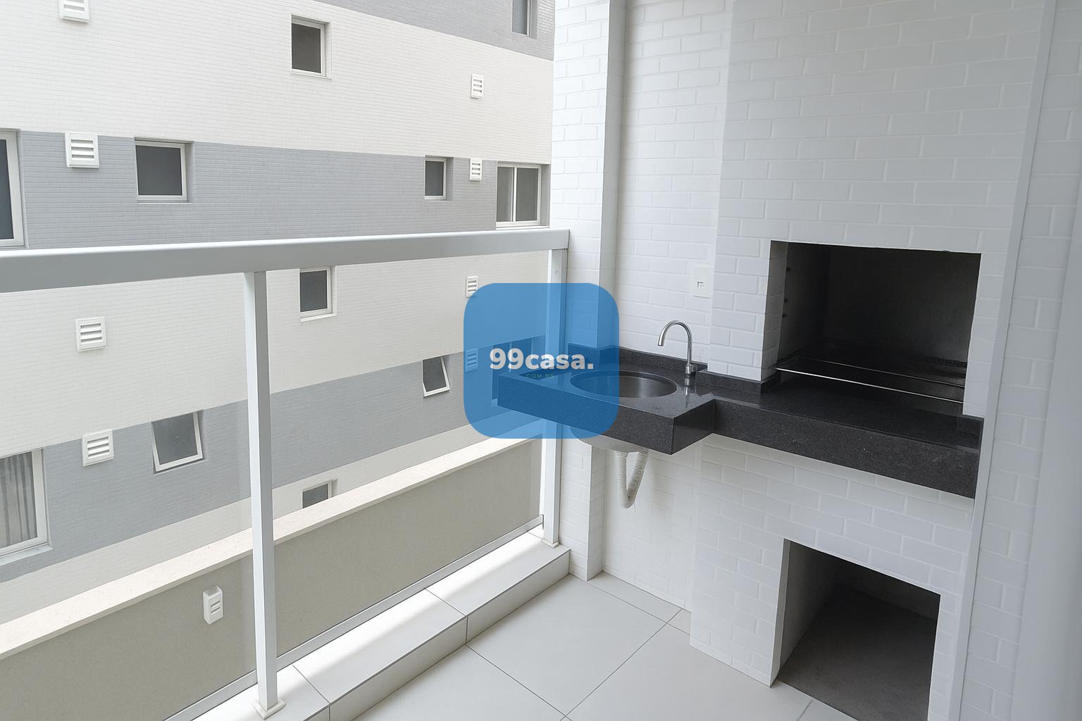 Apartamento com 2 quartos e 1 vaga à venda no Mercês em Curiti...