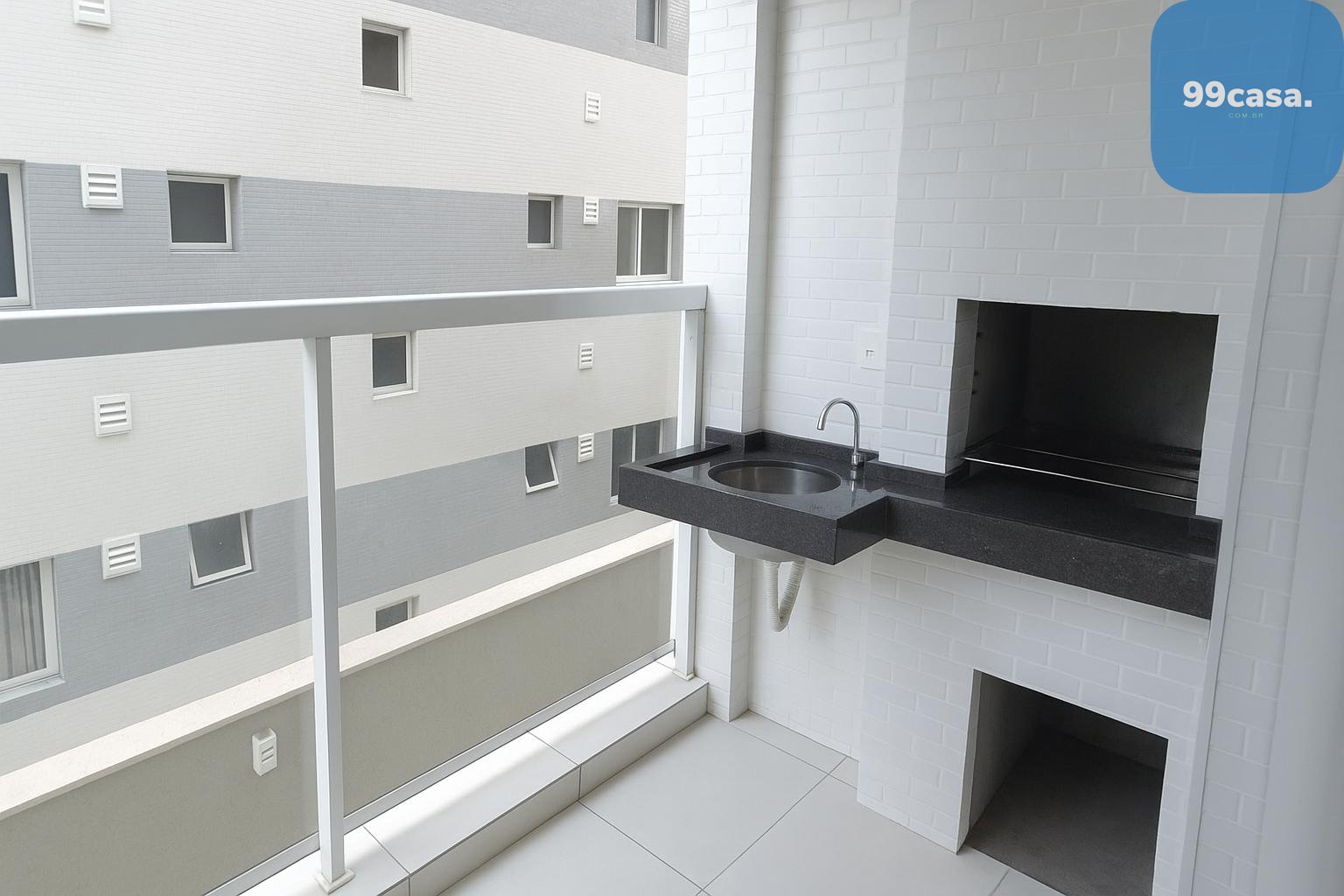 Apartamento com 2 quartos e 1 vaga à venda no Mercês em Curiti...