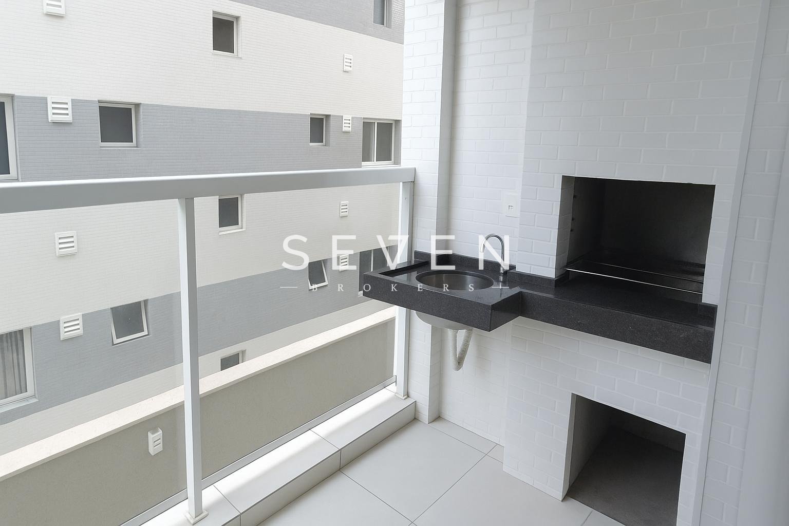 Apartamento com 2 quartos e 1 vaga à venda no Mercês em Curiti...