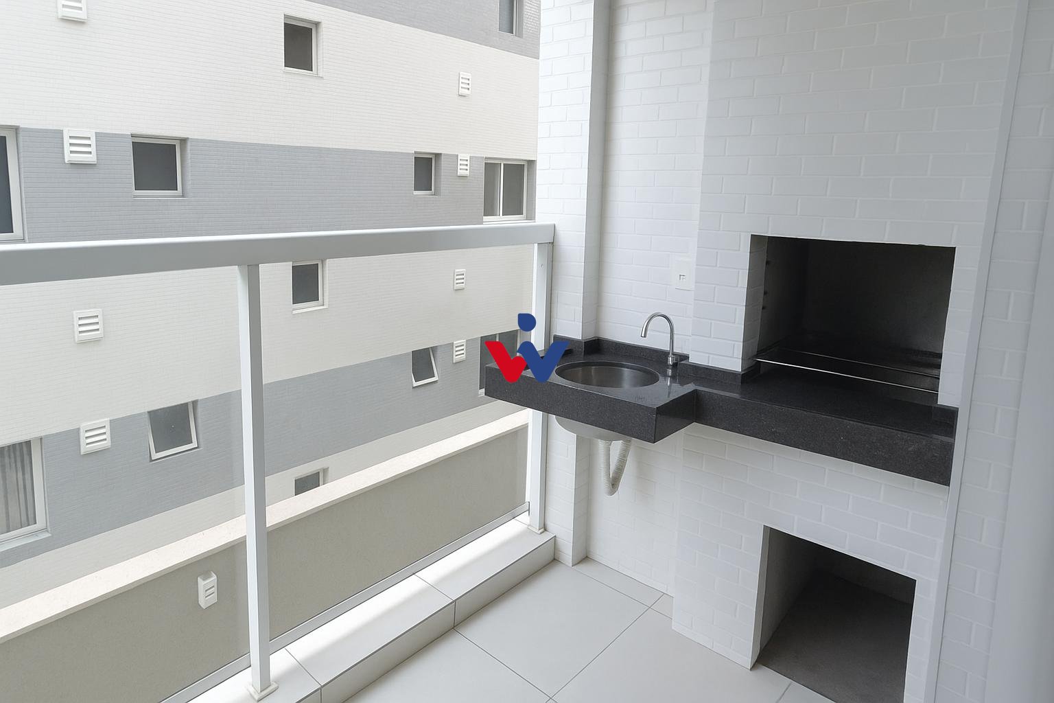 Apartamento com 2 quartos e 1 vaga à venda no Mercês em Curiti...