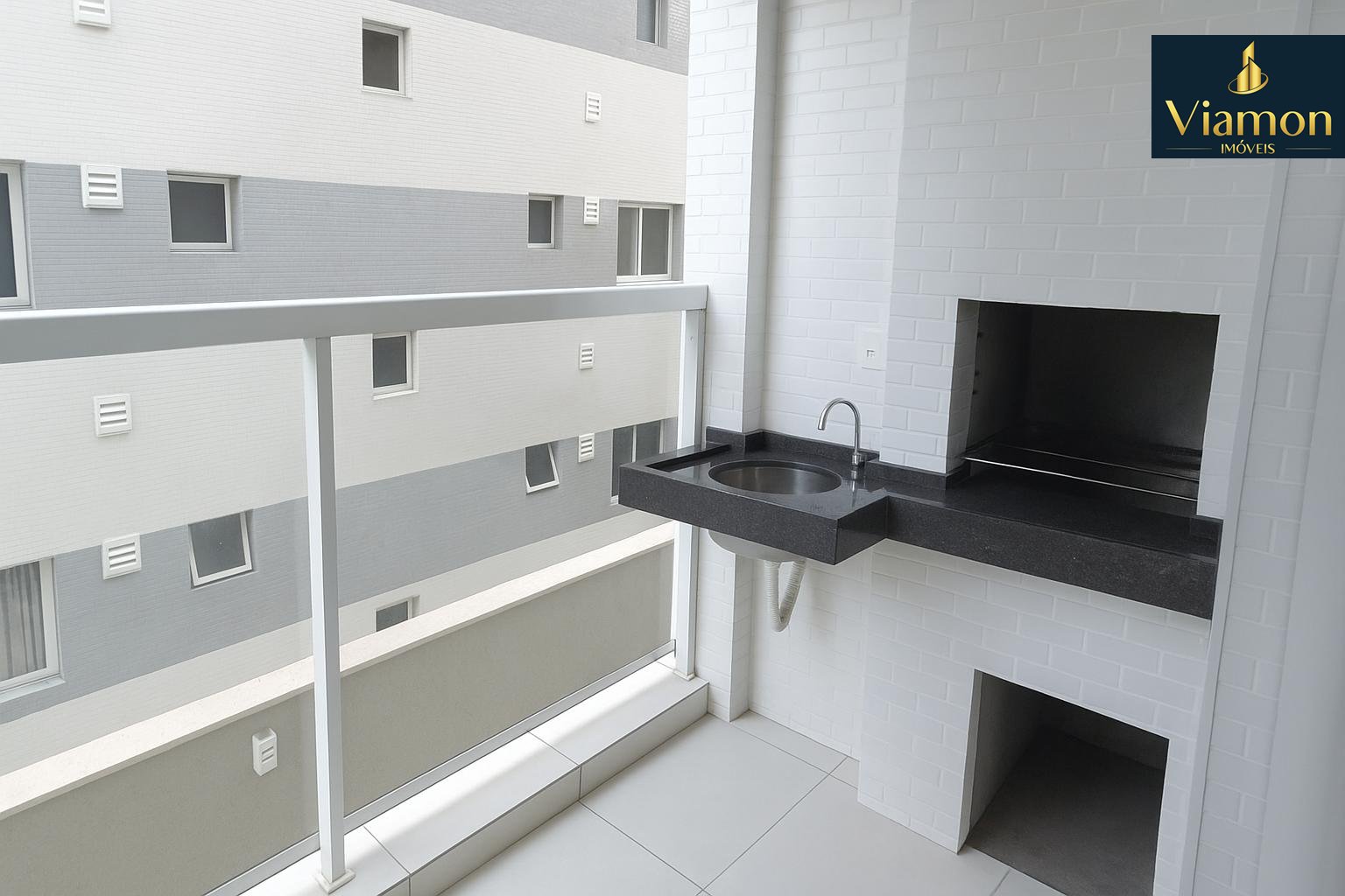 Apartamento com 2 quartos e 1 vaga à venda no Mercês em Curiti...