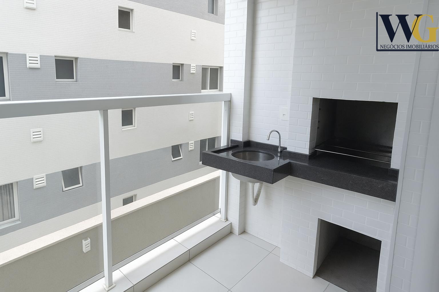 Apartamento com 2 quartos e 1 vaga à venda no Mercês em Curiti...