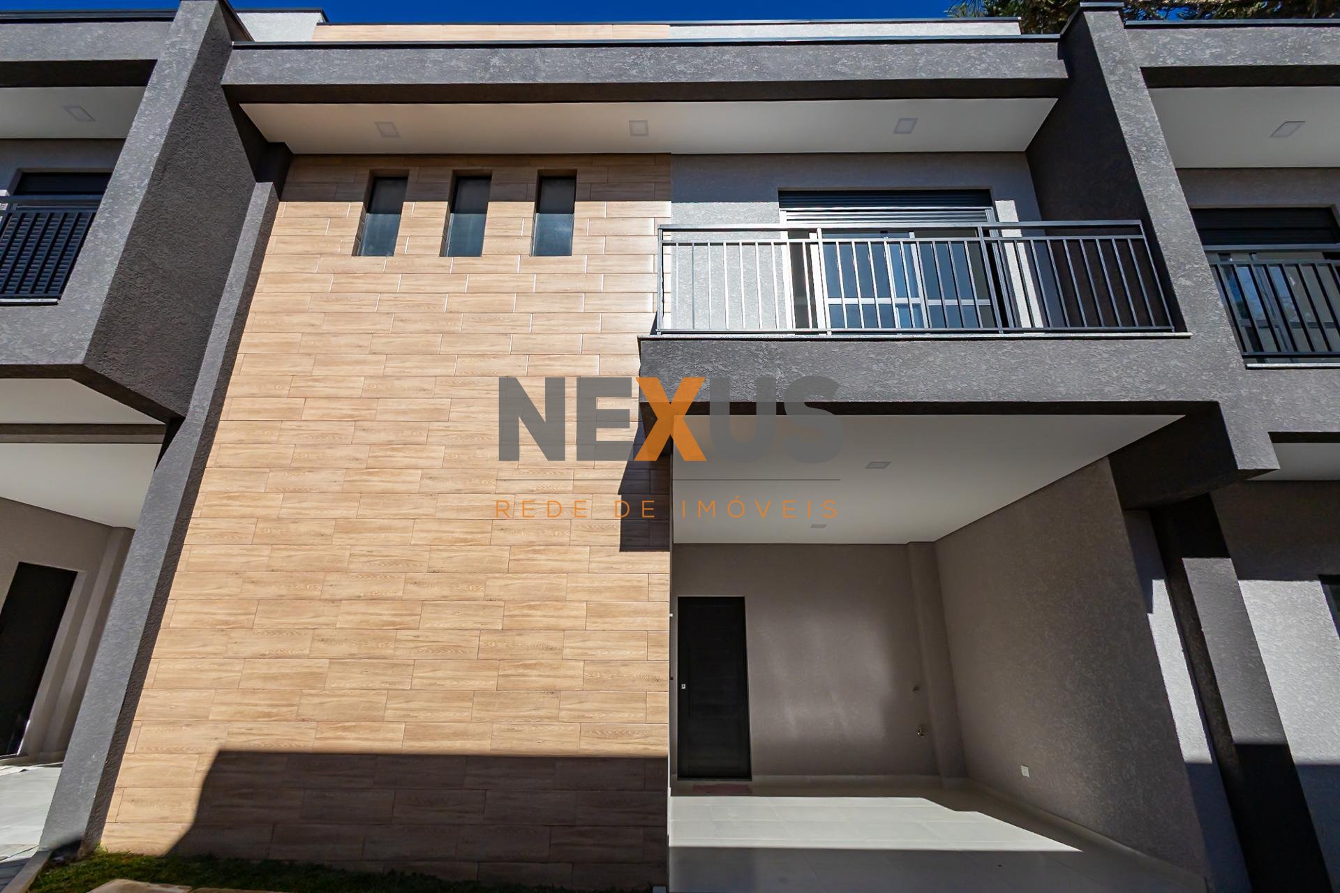 Sobrado novo à venda no Santa Cândida  Com 2 Suítes 1 Vaga