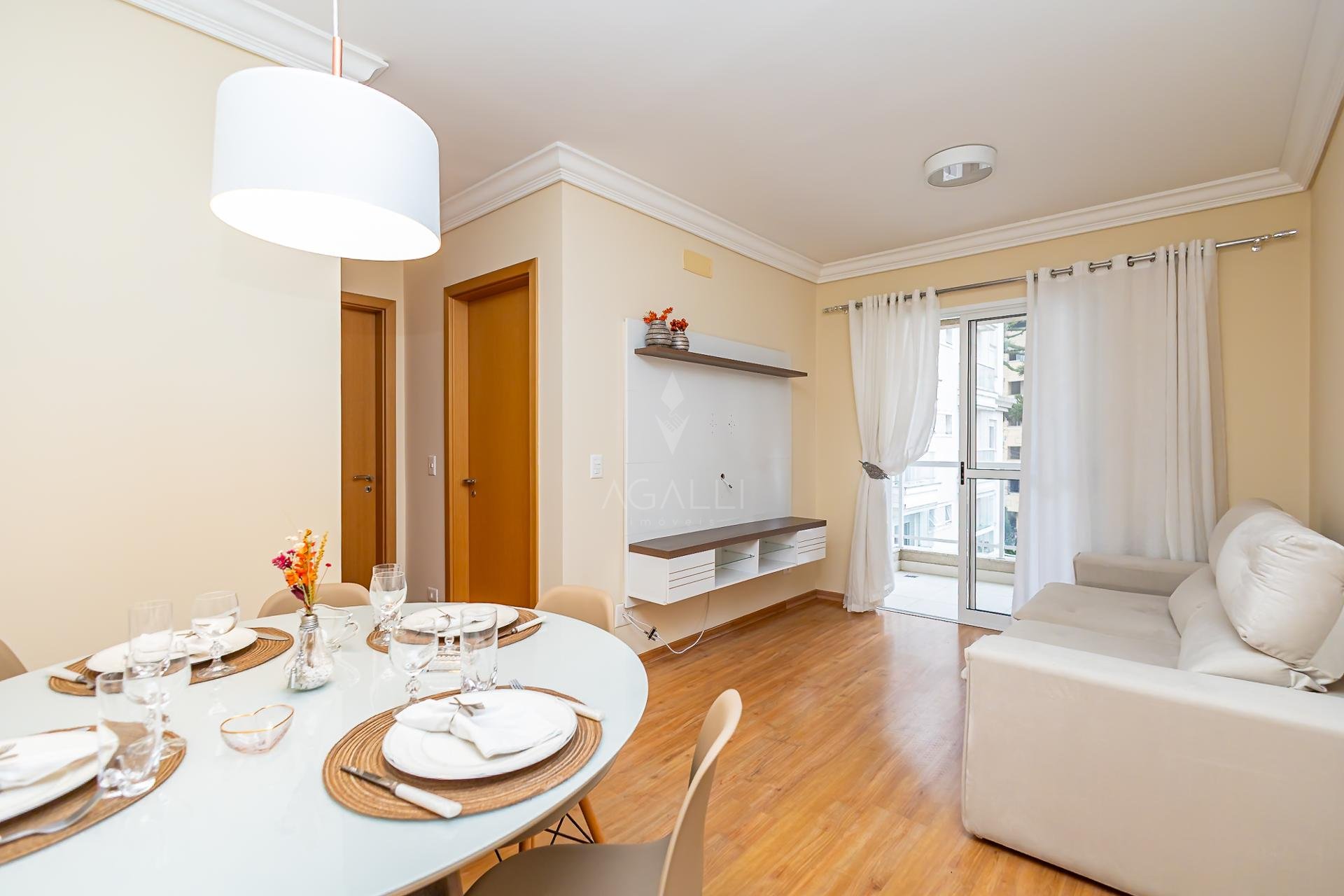 Apartamento mobiliado com 2 quartos, sendo 1 suíte e 1 vaga de...