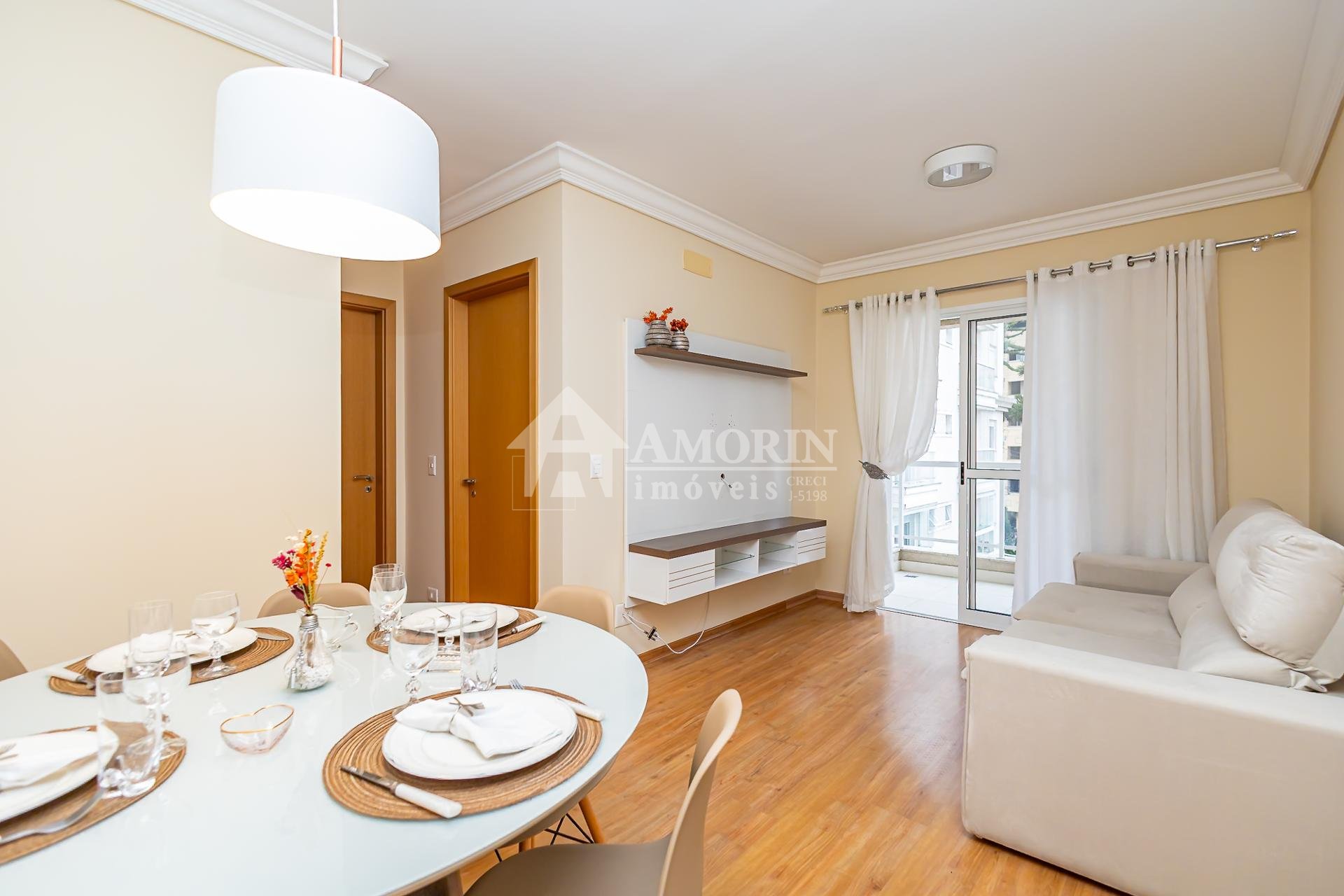 Apartamento mobiliado com 2 quartos, sendo 1 suíte e 1 vaga de...