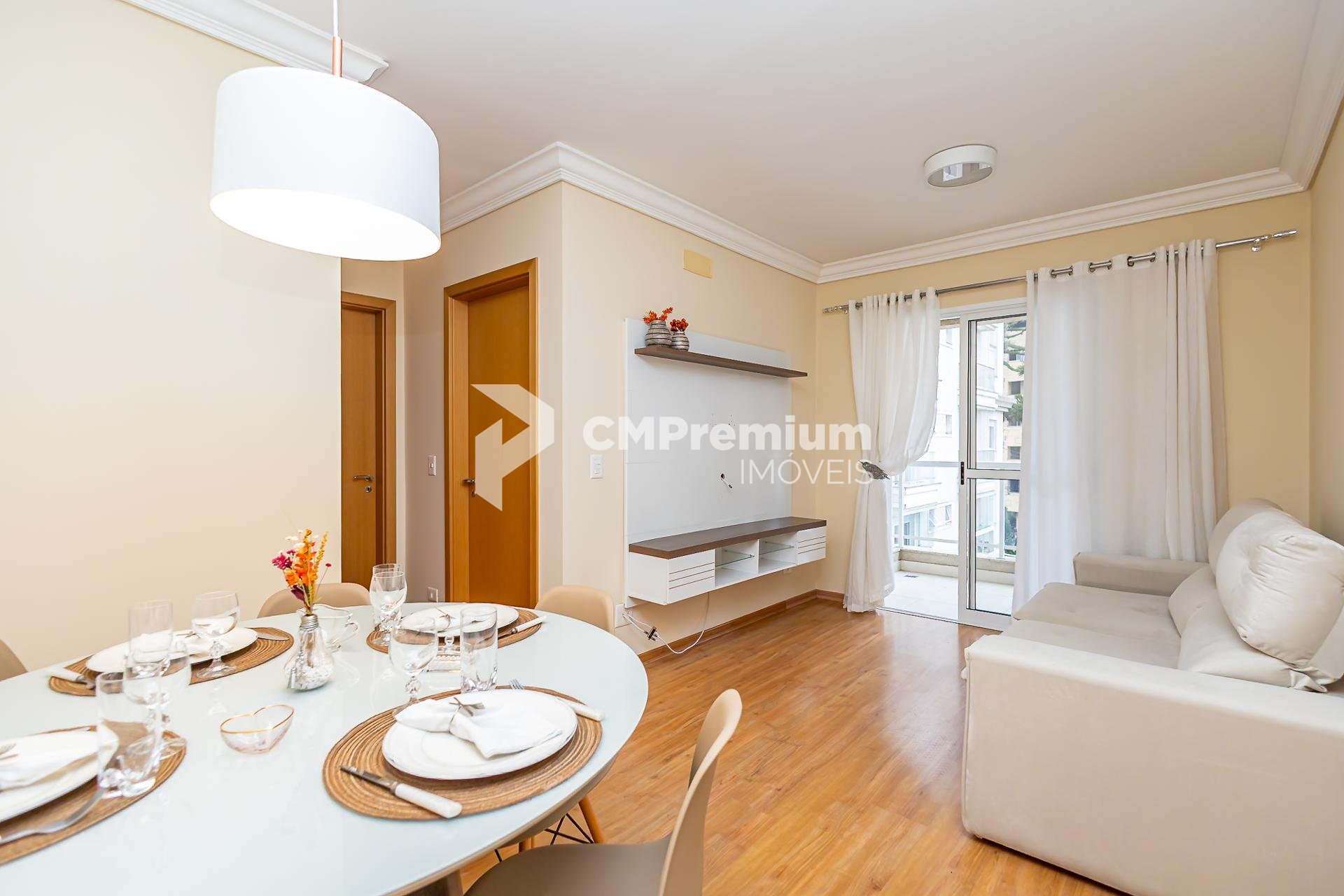 Apartamento mobiliado com 2 quartos, sendo 1 suíte e 1 vaga de...