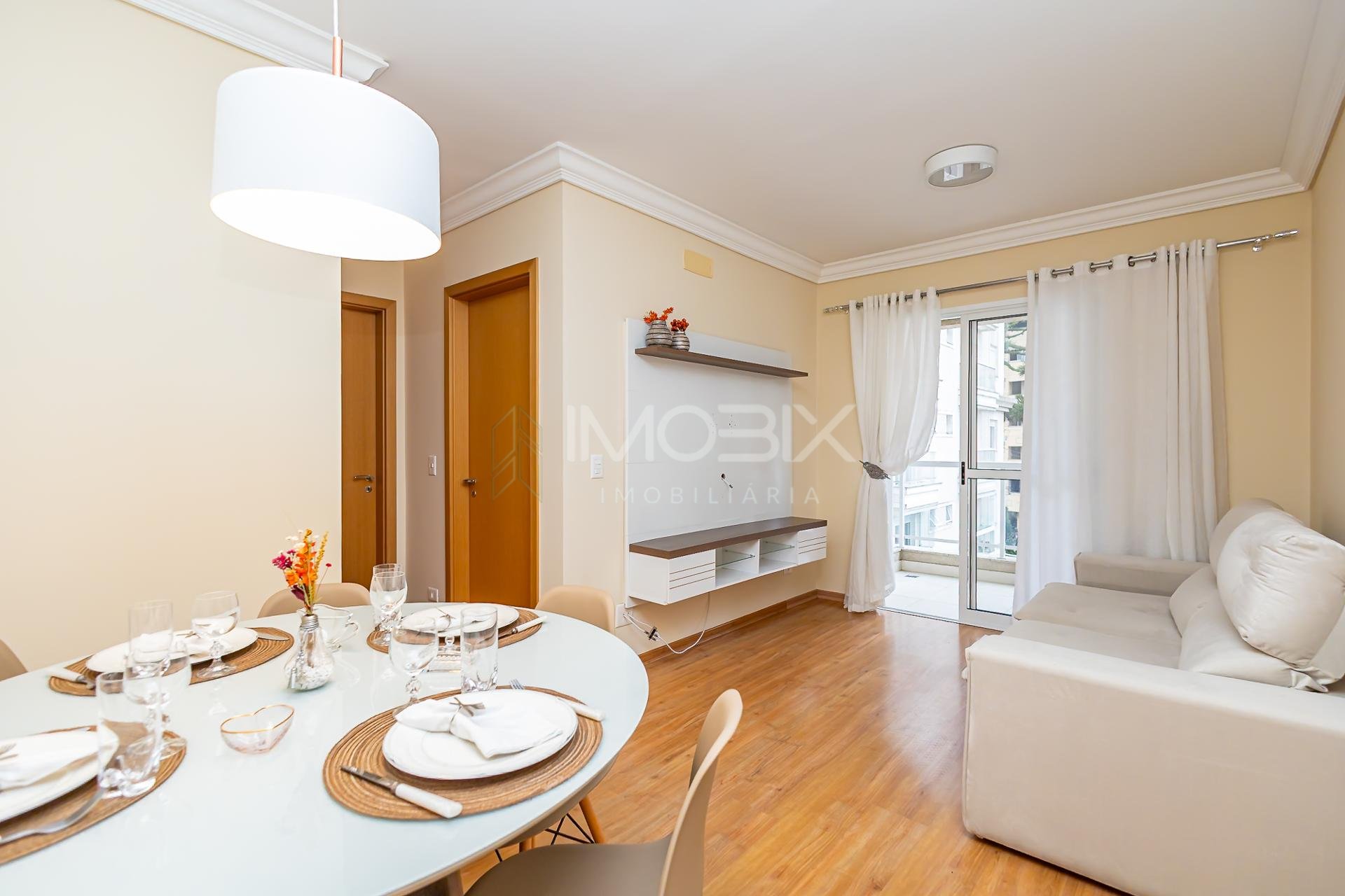 Apartamento mobiliado com 2 quartos, sendo 1 suíte e 1 vaga de...