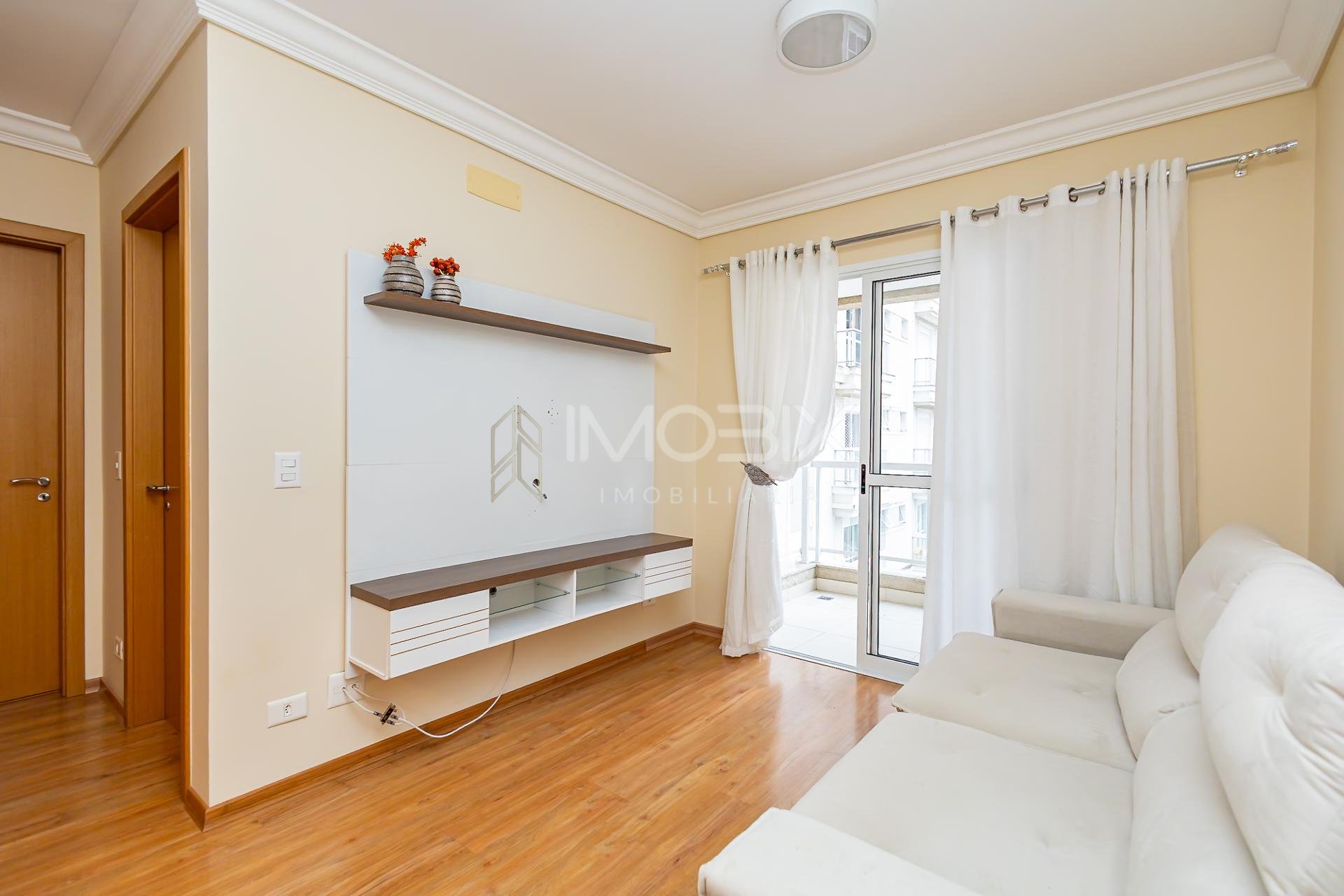 Apartamento mobiliado com 2 quartos, sendo 1 suíte e 1 vaga de...