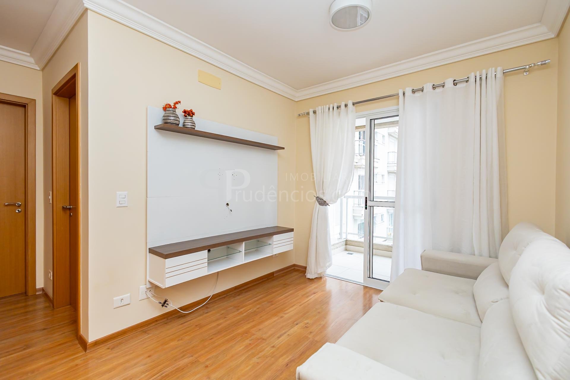 Apartamento mobiliado com 2 quartos, sendo 1 suíte e 1 vaga de...
