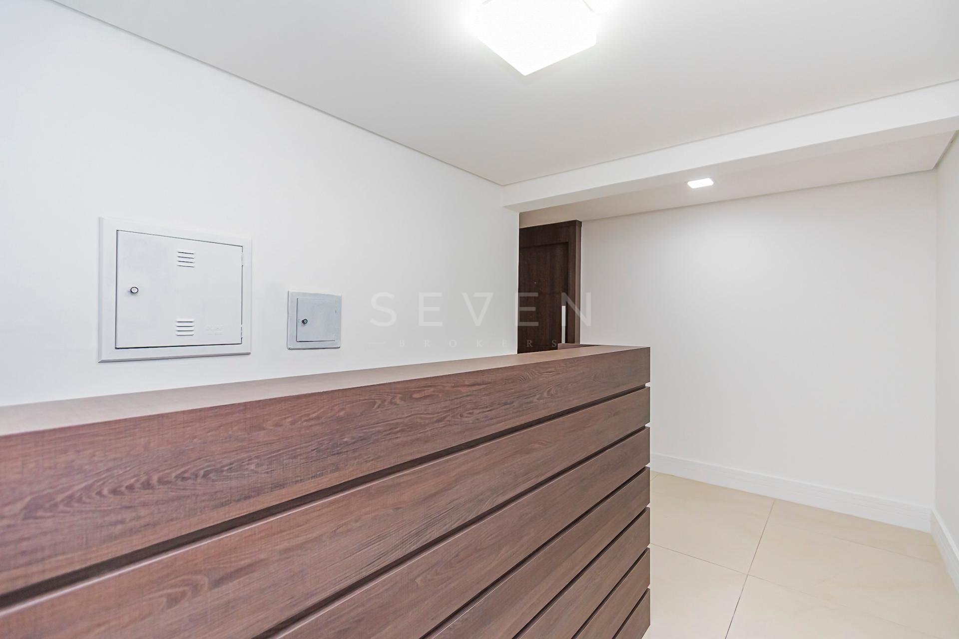 Sala comercial à venda no Centro de Curitiba - Com estacioname...