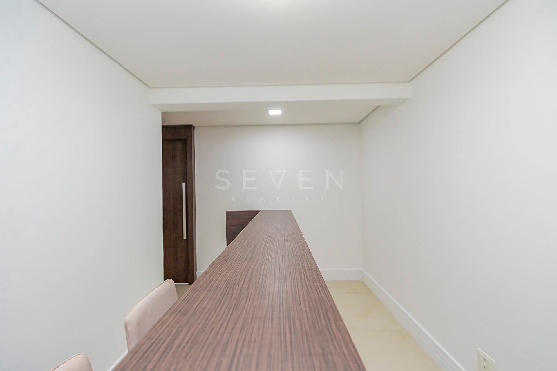 Sala comercial à venda no Centro de Curitiba - Com estacioname...