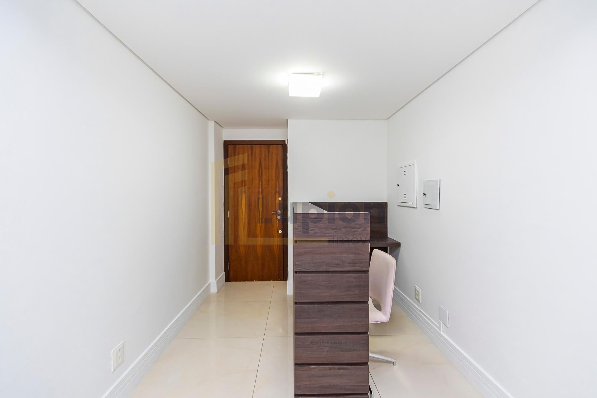 Sala comercial à venda no Centro de Curitiba - Com estacioname...