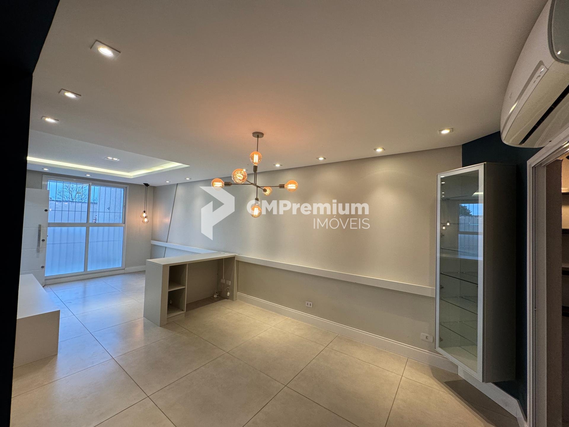 Sobrado em condomínio no Pilarzinho, Curitiba, 3 quartos e esp...