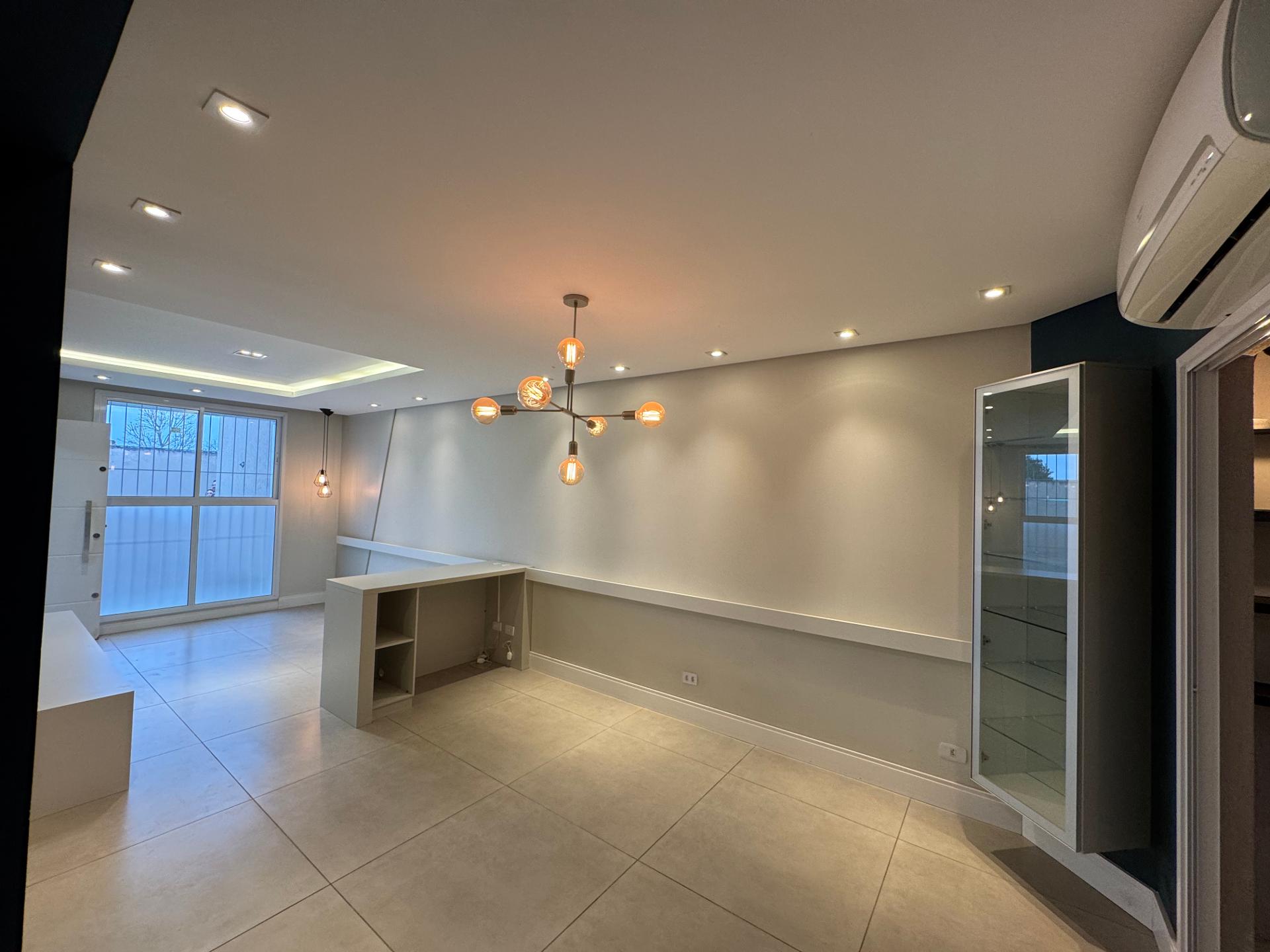 Sobrado em condomínio no Pilarzinho, Curitiba, 3 quartos e esp...