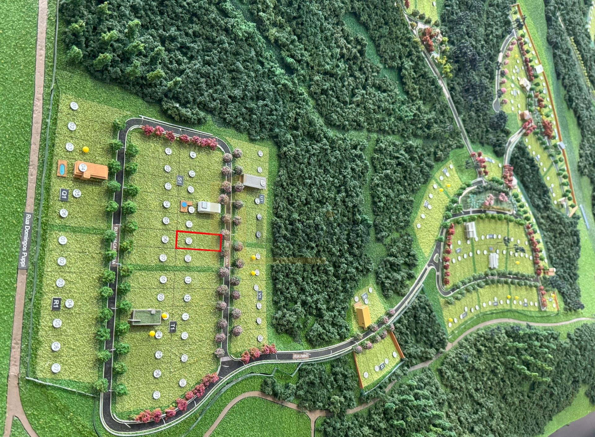 TERRENO à venda com 714m  no Alphaville Paraná em Campo Largo