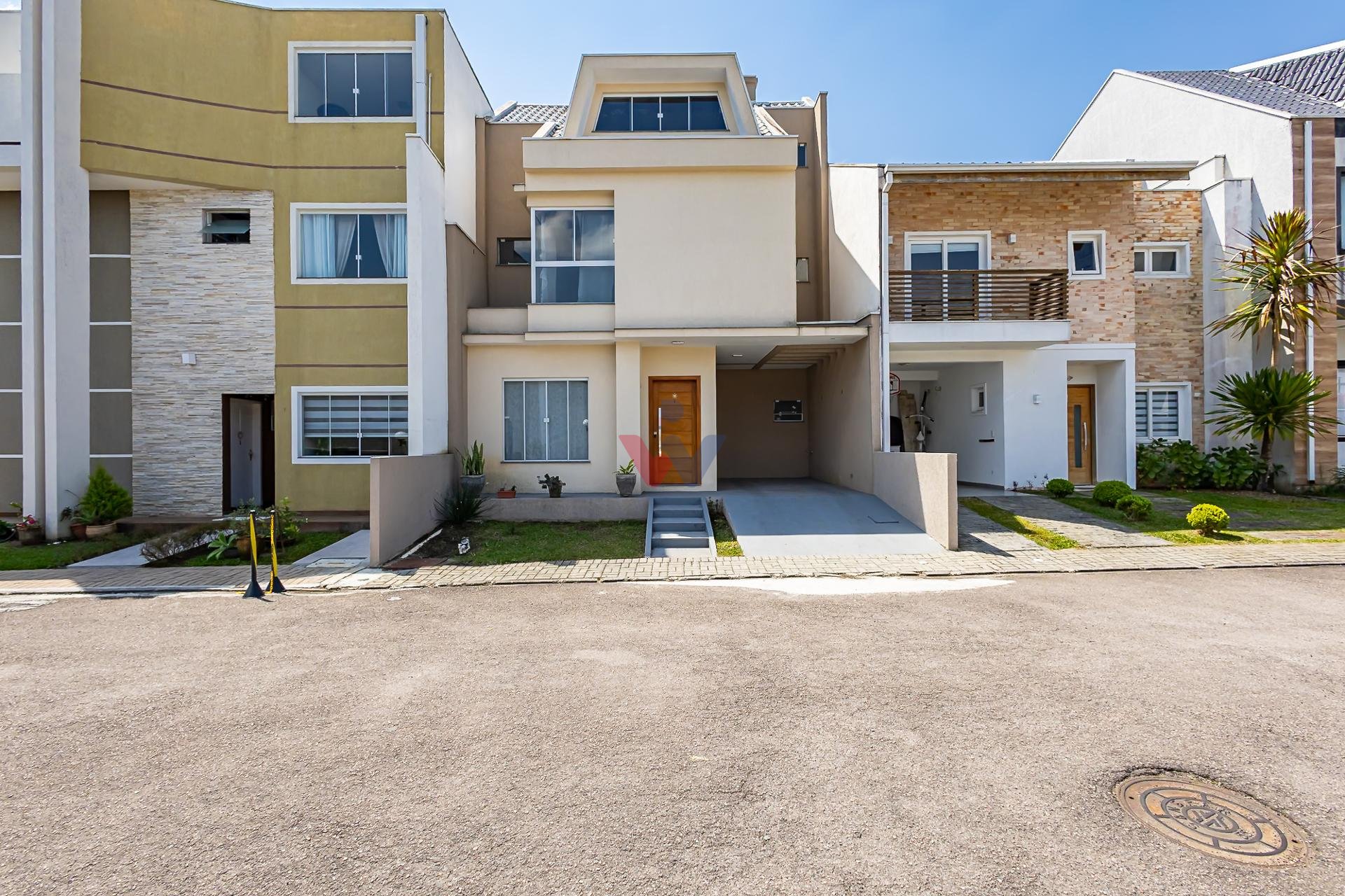 Sobrado à Venda no Vista Alegre em condomínio fechado - CURITI...