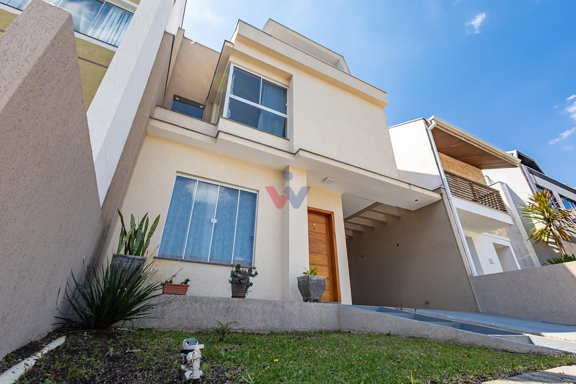 Sobrado à Venda no Vista Alegre em condomínio fechado - CURITI...